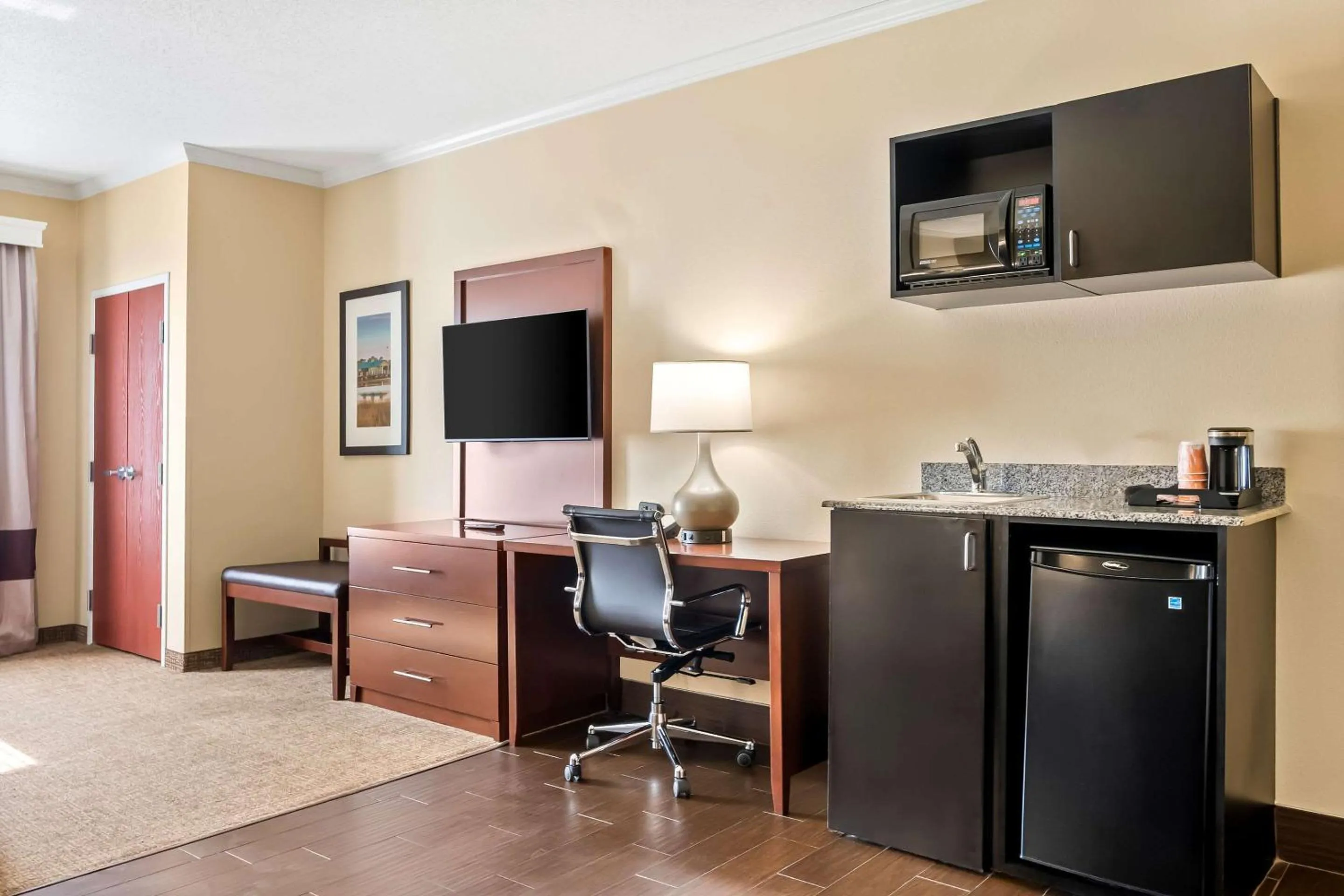 TV and multimedia in Comfort Suites Panama City near Tyndall AFB