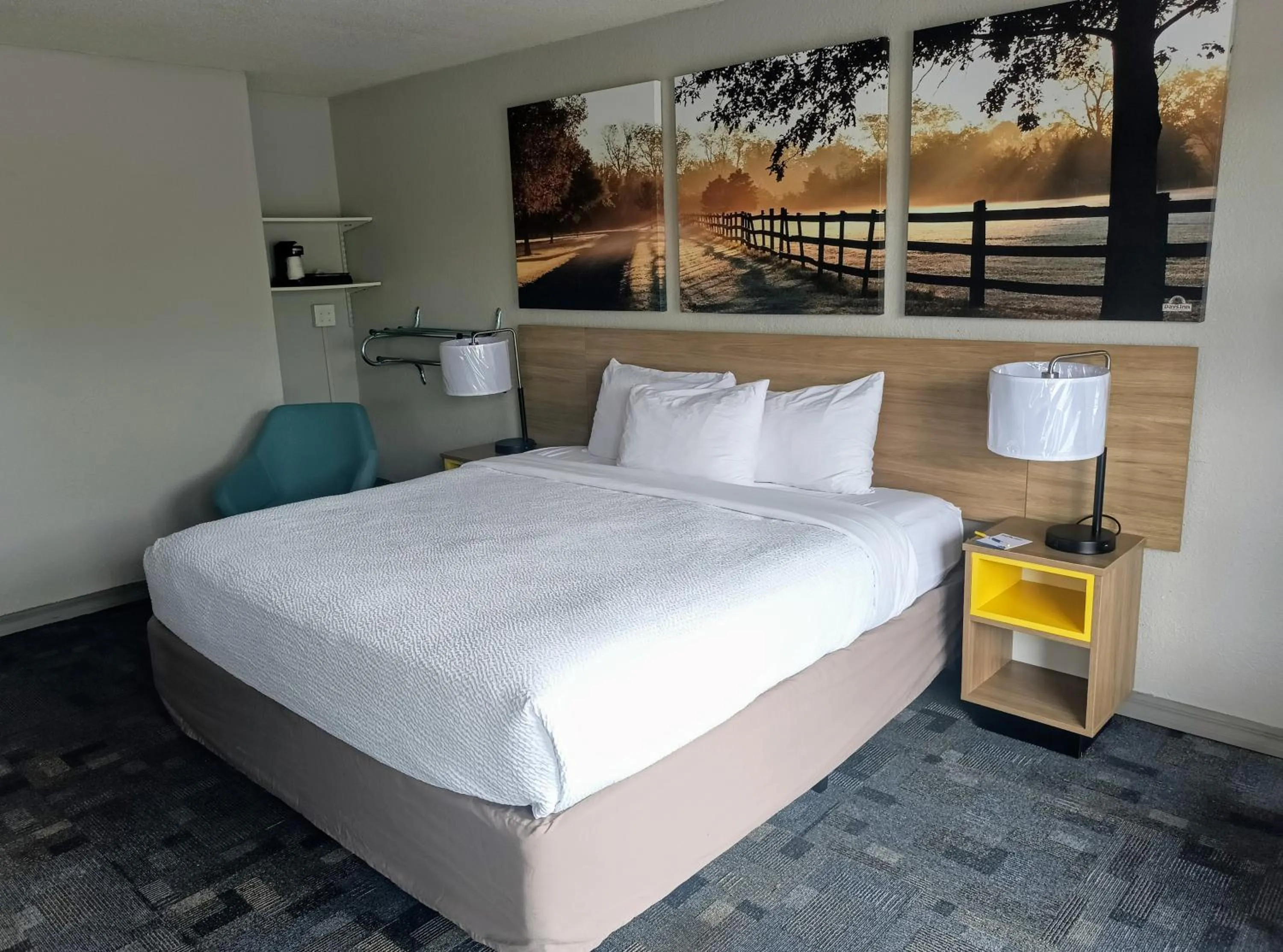 Bed in Days Inn by Wyndham Wildwood I-75