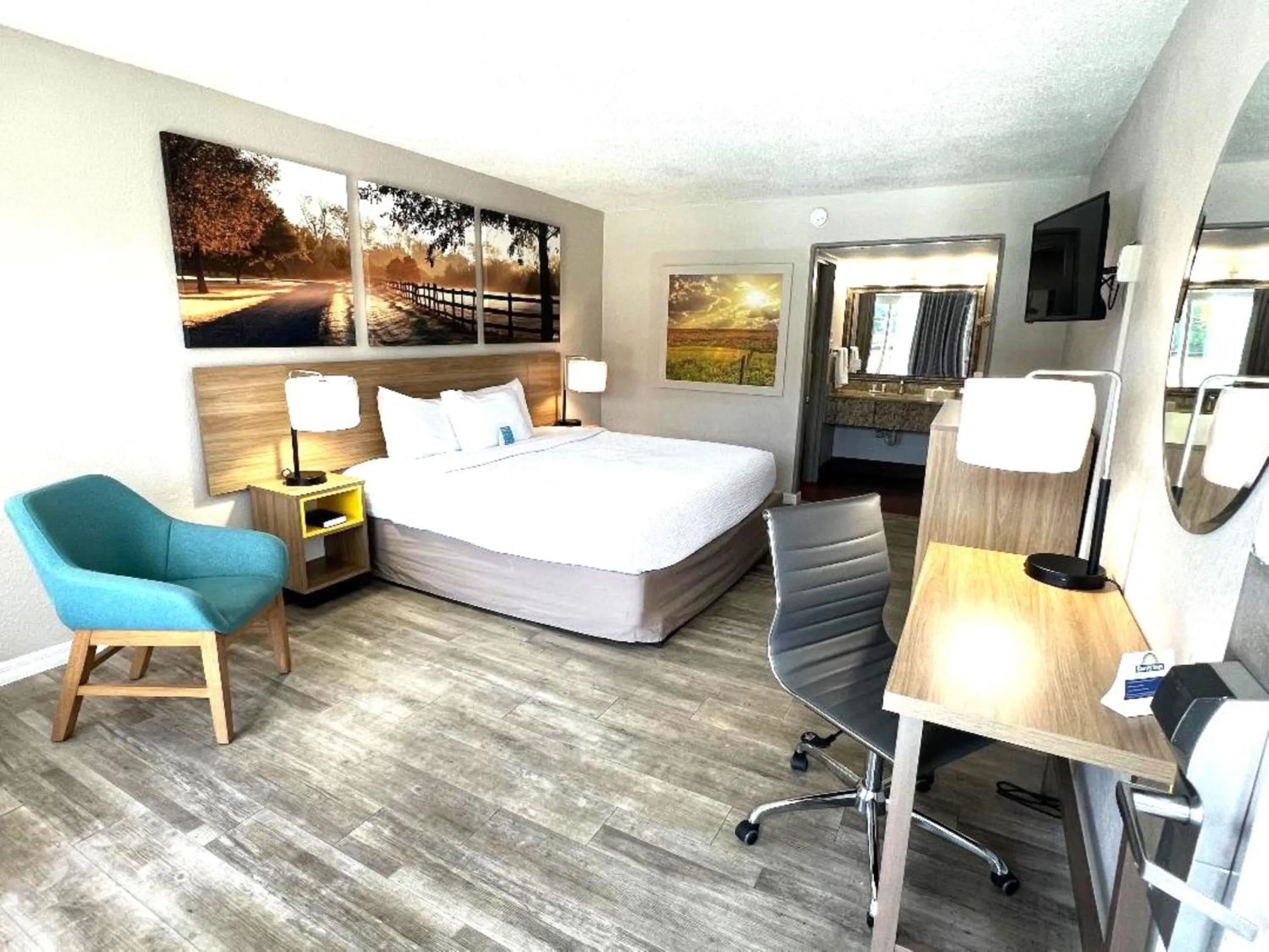 Bed in Days Inn by Wyndham Wildwood I-75