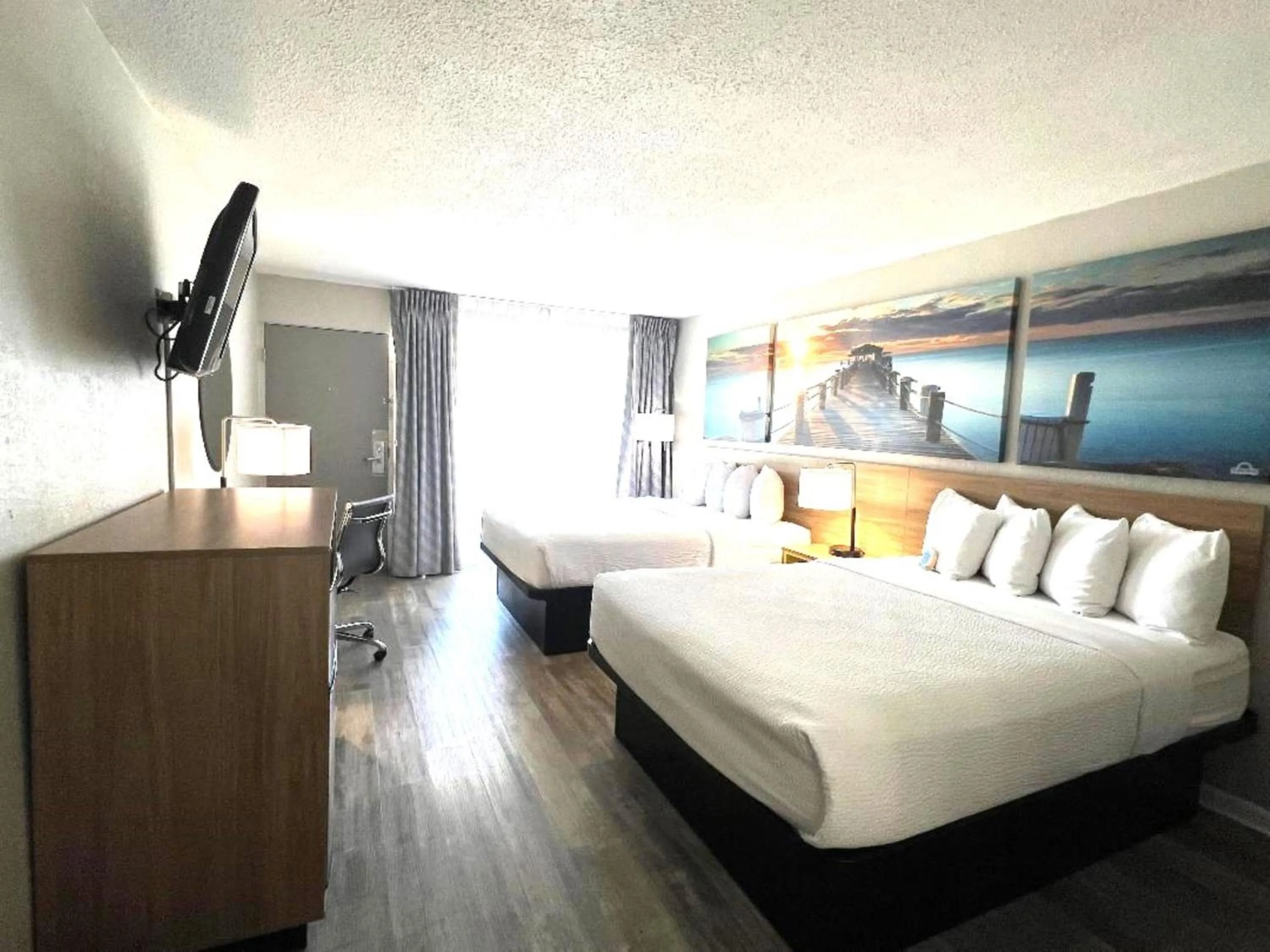 Bed in Days Inn by Wyndham Wildwood I-75