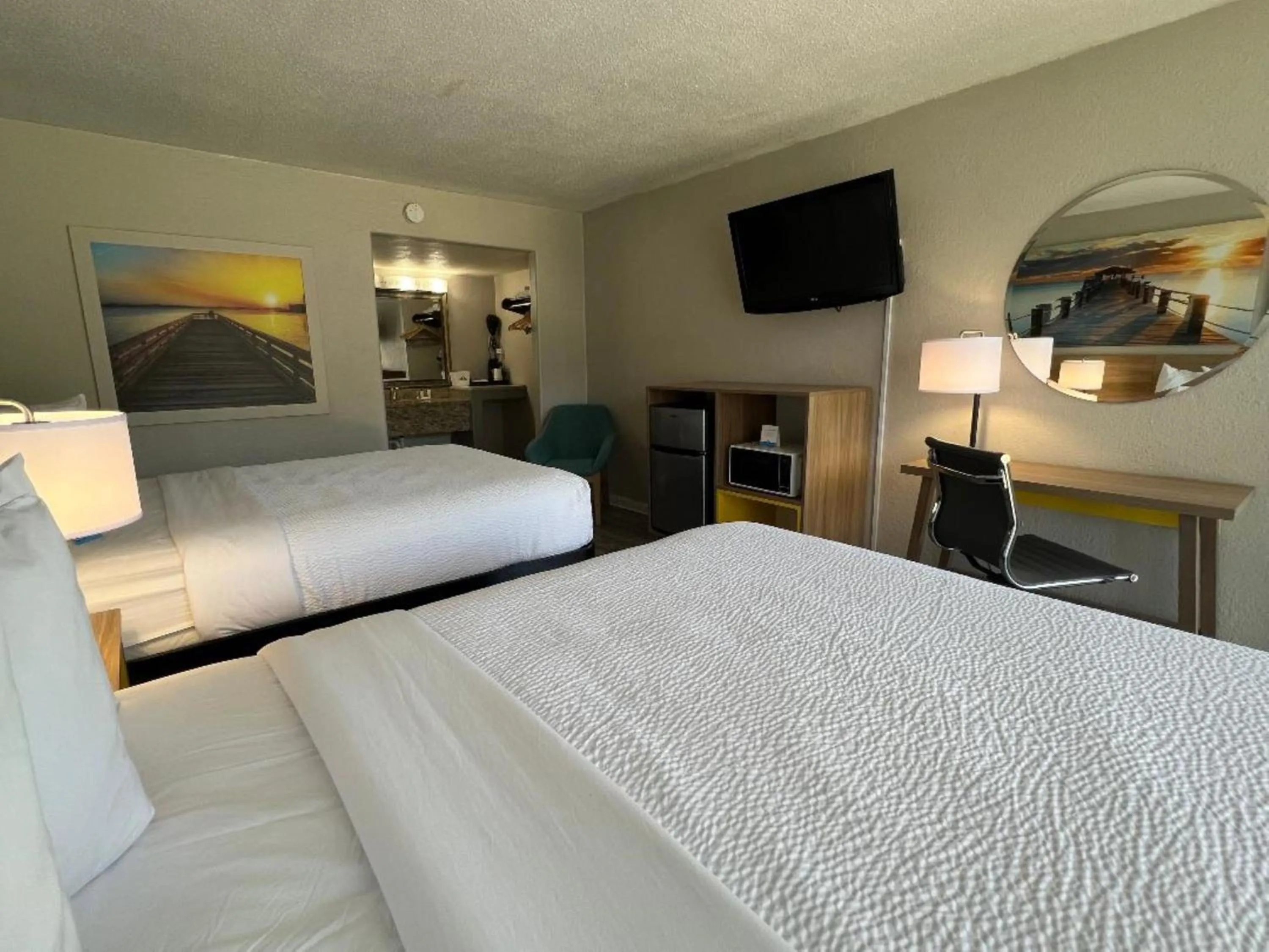 Bed in Days Inn by Wyndham Wildwood I-75