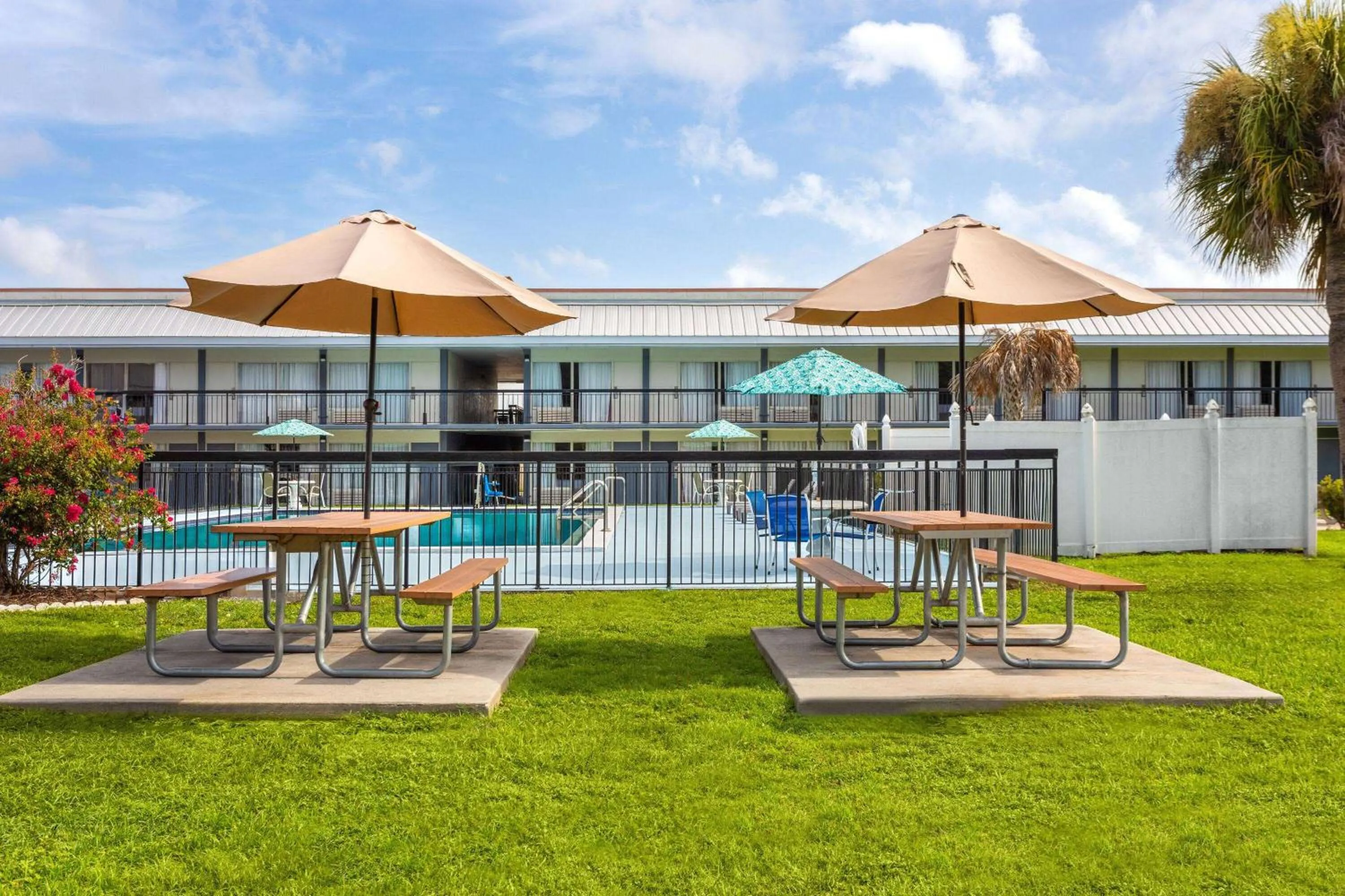 BBQ facilities in Days Inn by Wyndham Wildwood I-75