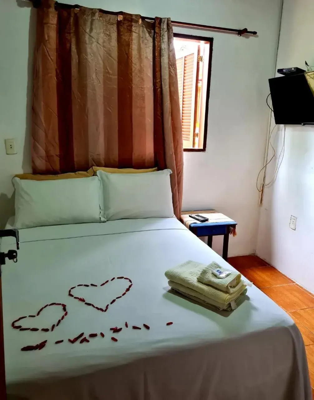 Economy Double Room in Pousada Sol e Mar Economy Double Room in Pousada Sol e Mar