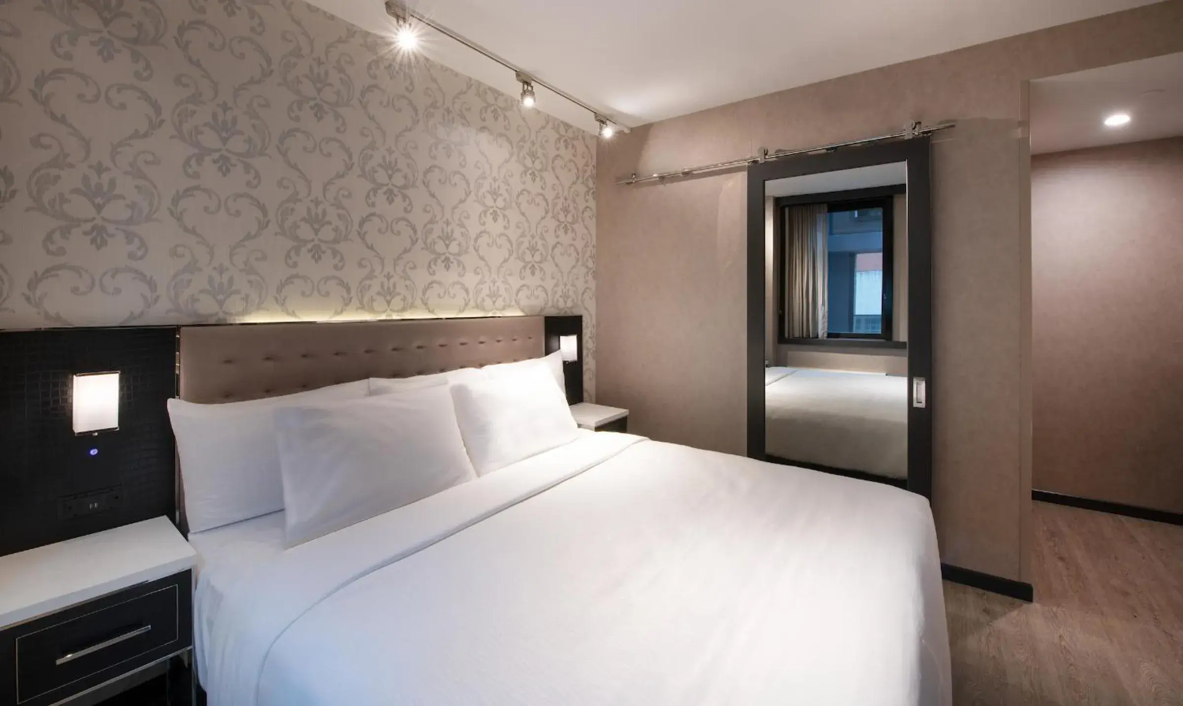 Photo of the whole room, Bed in Aliz Hotel Times Square Photo of the whole room, Bed in Aliz Hotel Times Square