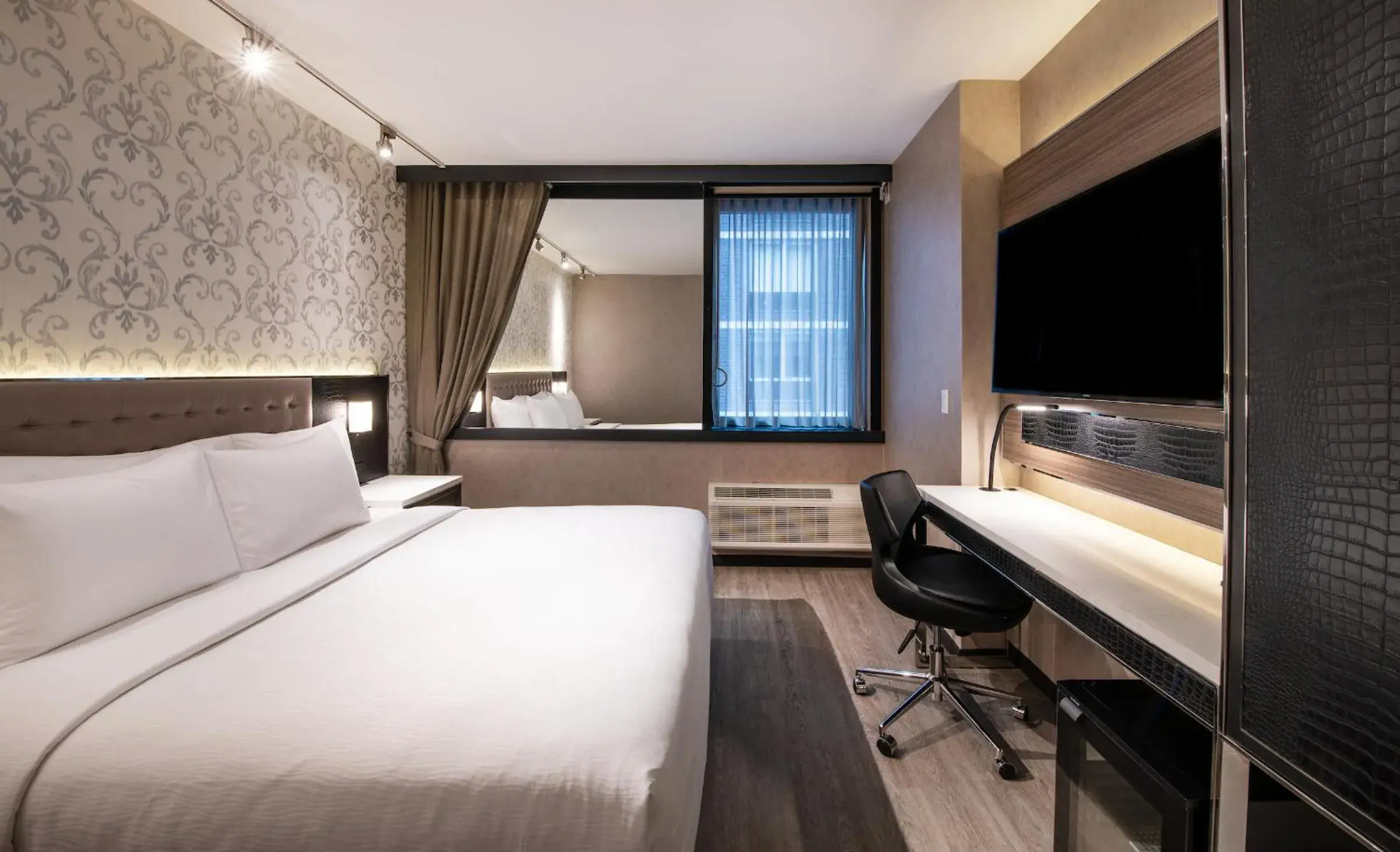 Standard King ADA Guest Room in Aliz Hotel Times Square Standard King ADA Guest Room in Aliz Hotel Times Square