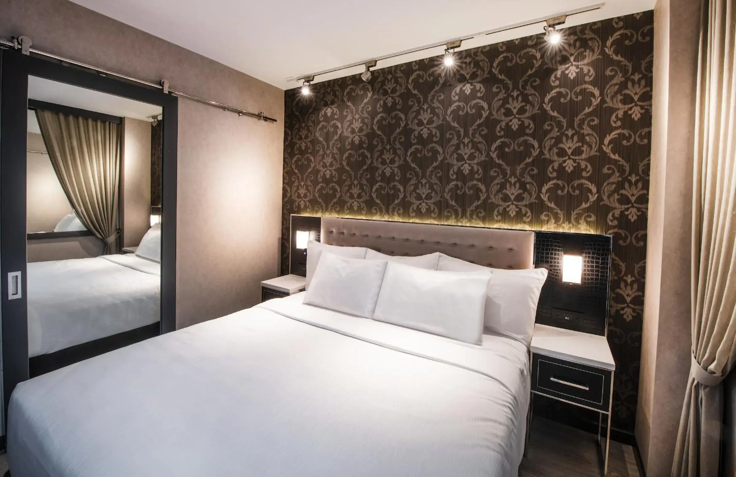 Photo of the whole room, Bed in Aliz Hotel Times Square Photo of the whole room, Bed in Aliz Hotel Times Square