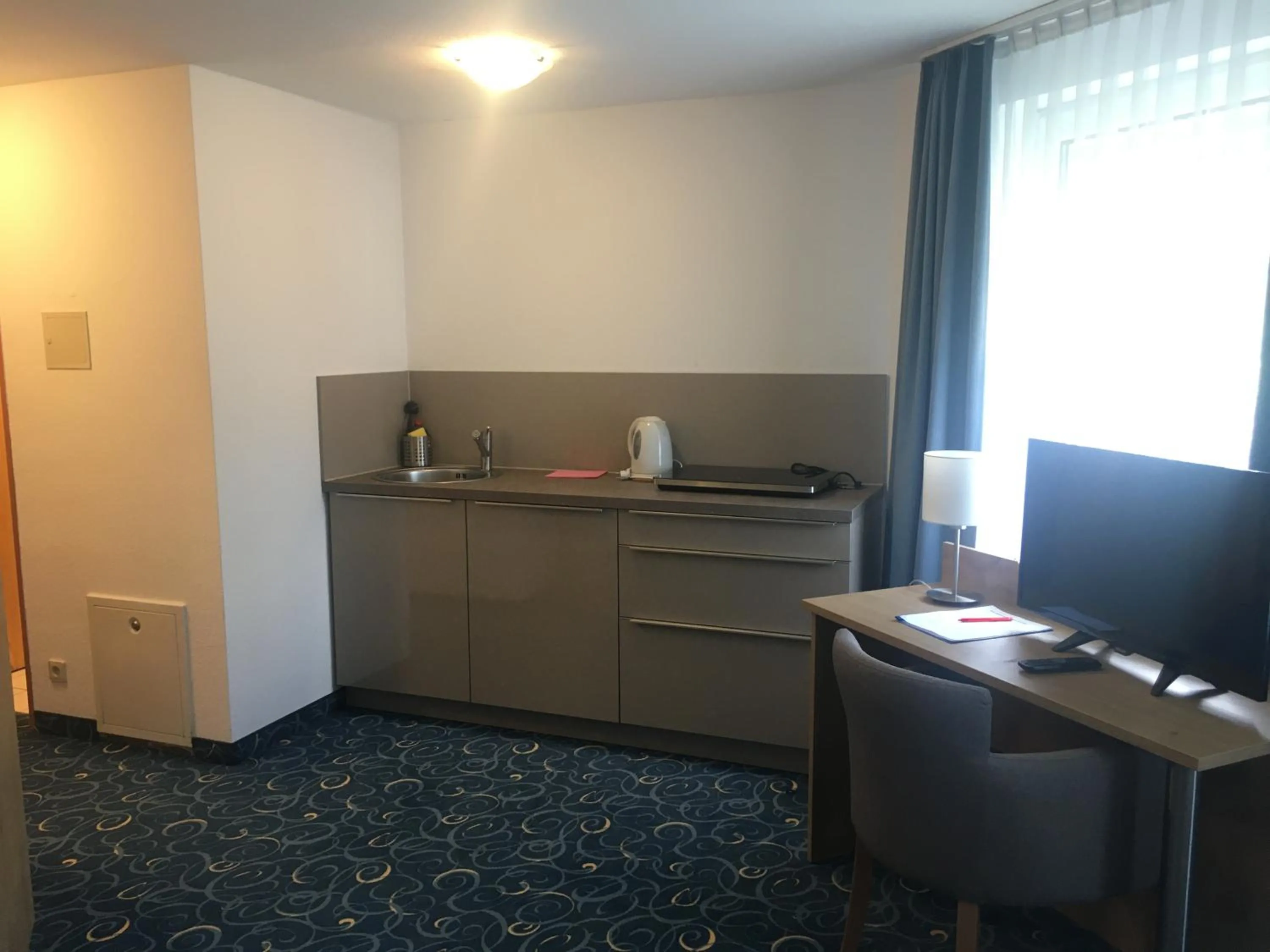 Kitchen or kitchenette in Appartis - Hotel am Stadtpark