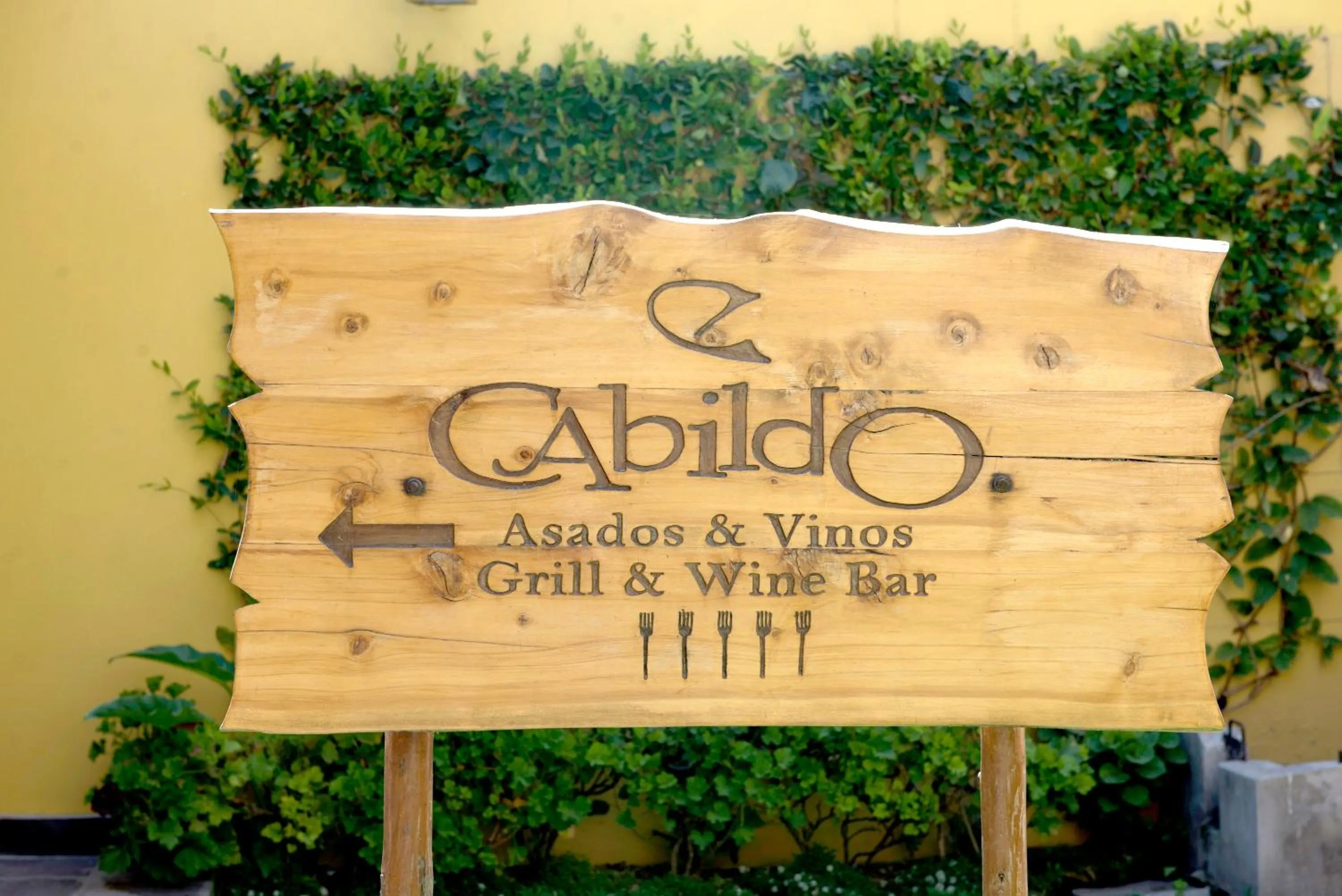 Restaurant/places to eat in El Cabildo Hotel