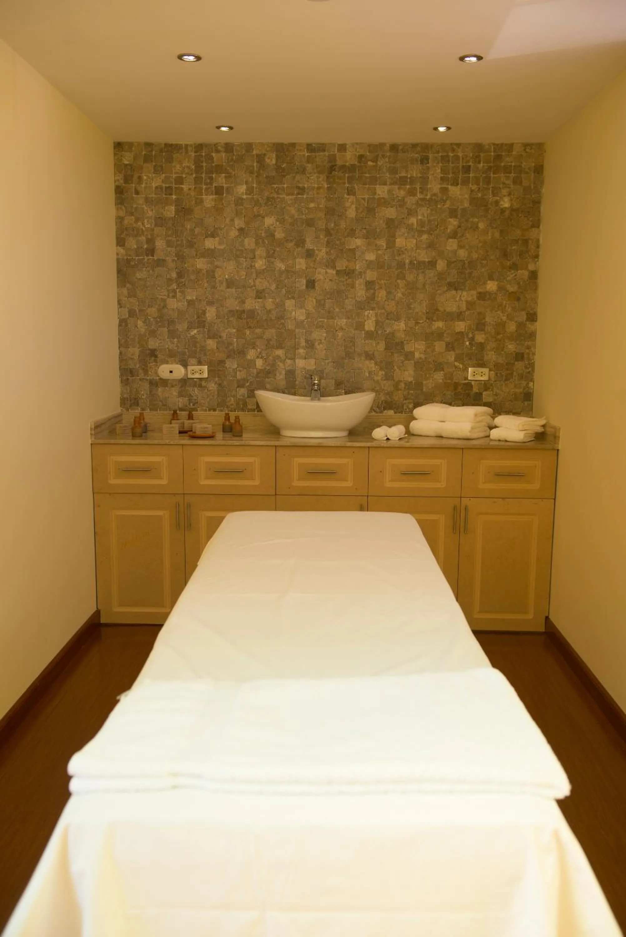 Spa and wellness centre/facilities, Bed in El Cabildo Hotel