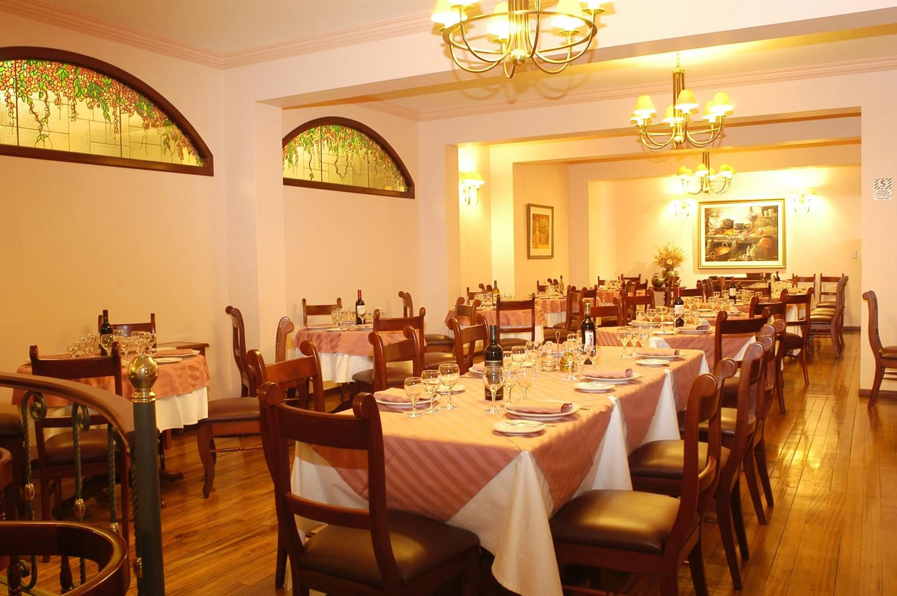 Restaurant/places to eat in El Cabildo Hotel