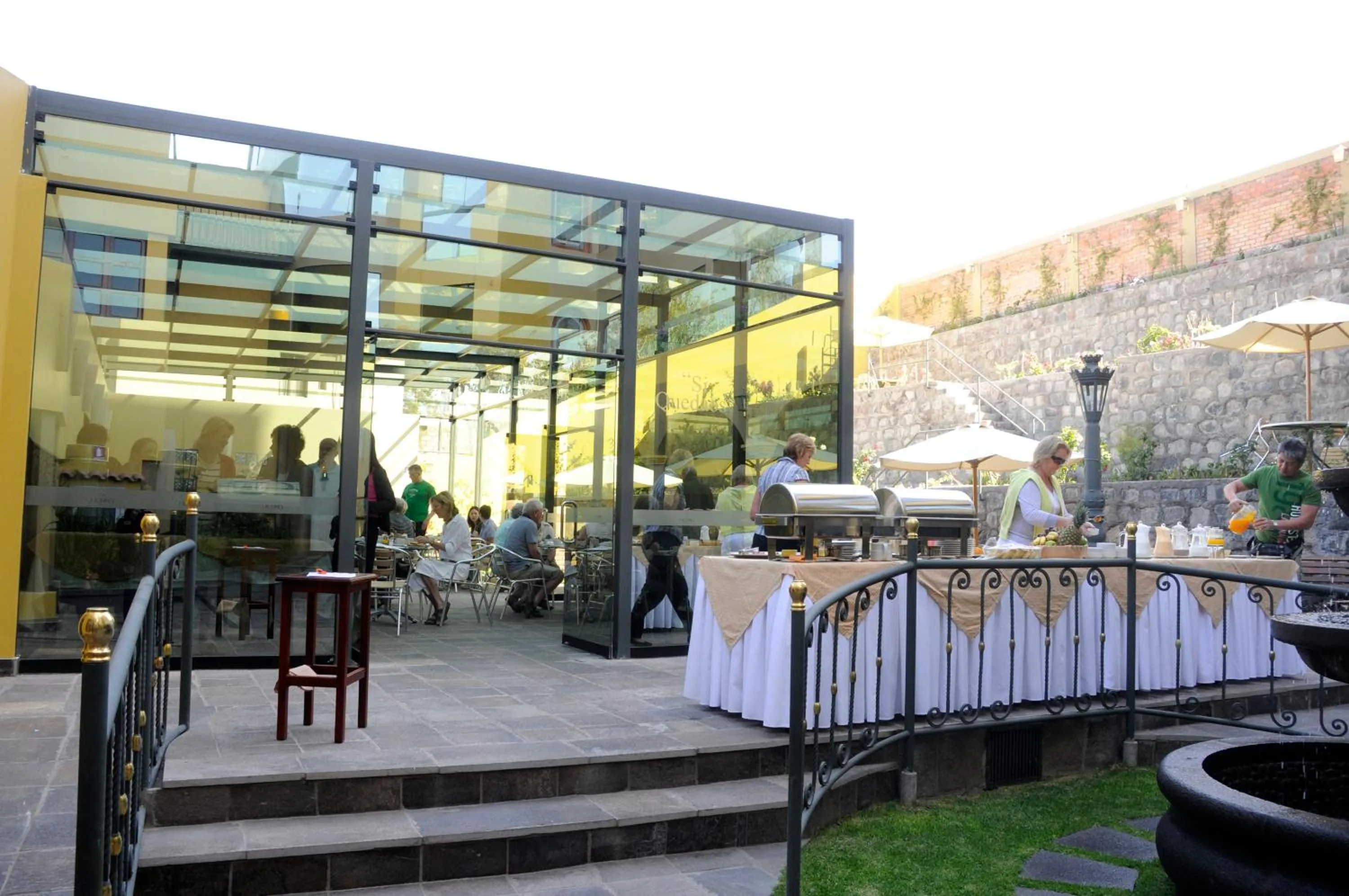 Restaurant/places to eat in El Cabildo Hotel