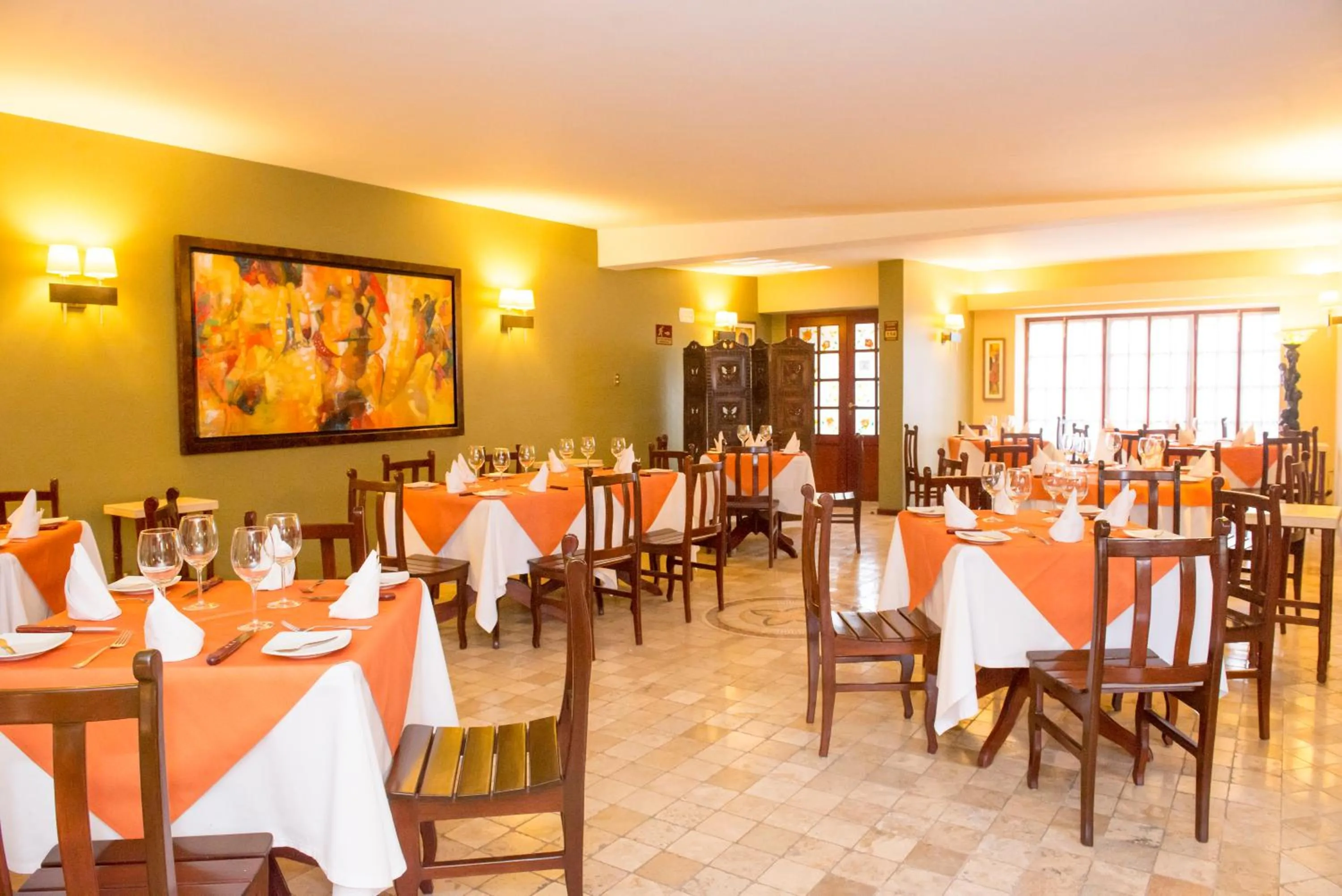 Restaurant/places to eat in El Cabildo Hotel
