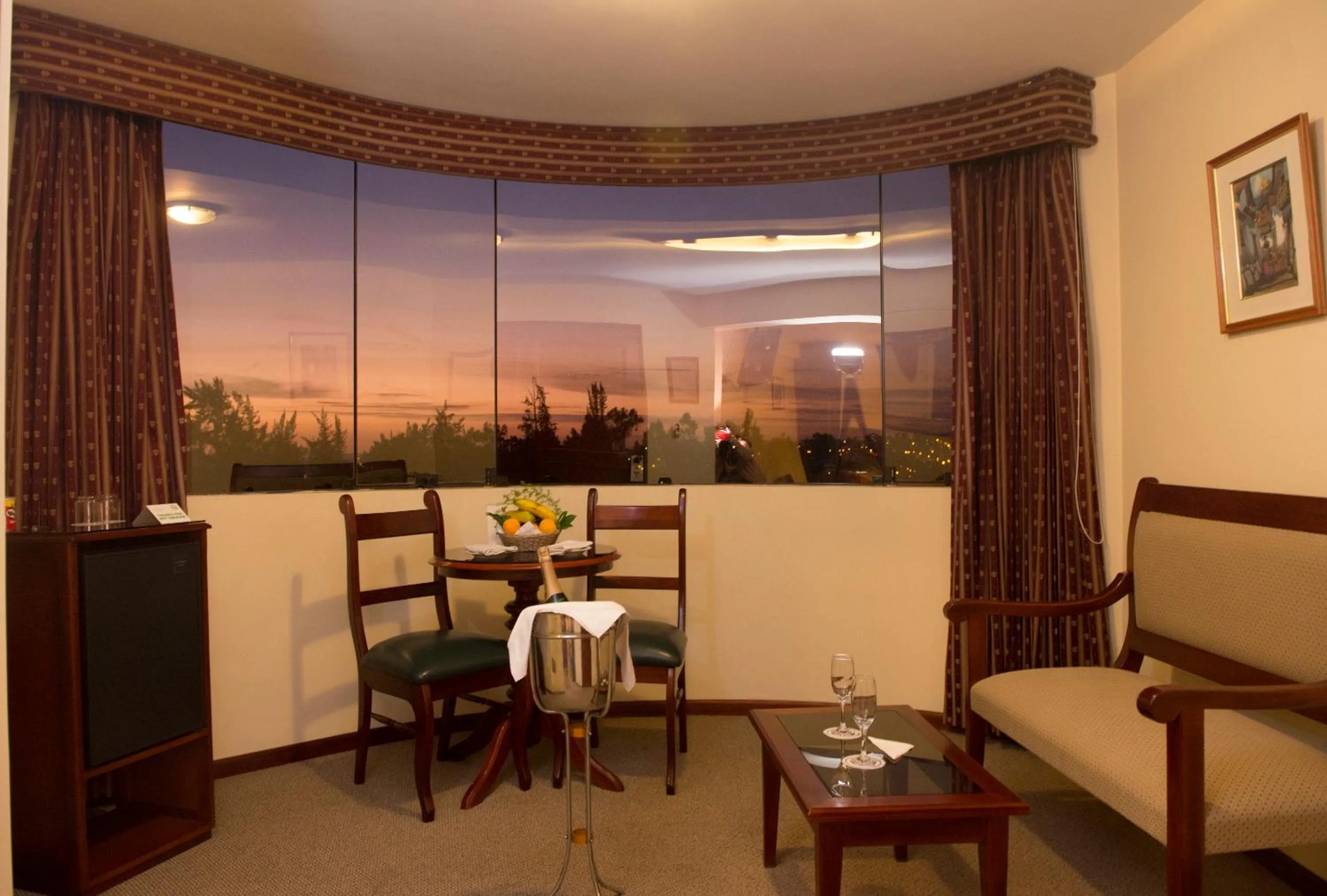 Dining area in El Cabildo Hotel