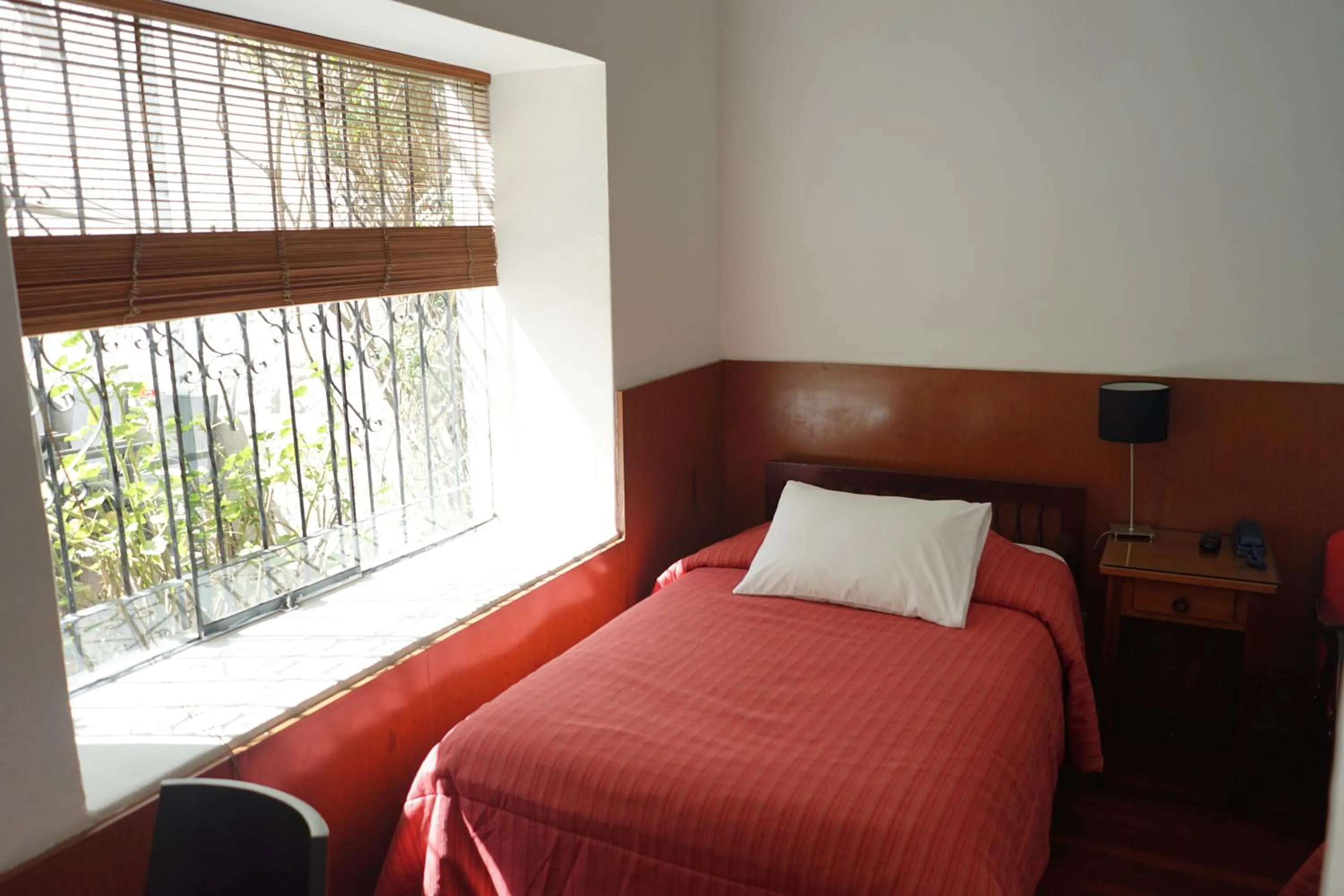 Twin Room in Hostal Solar