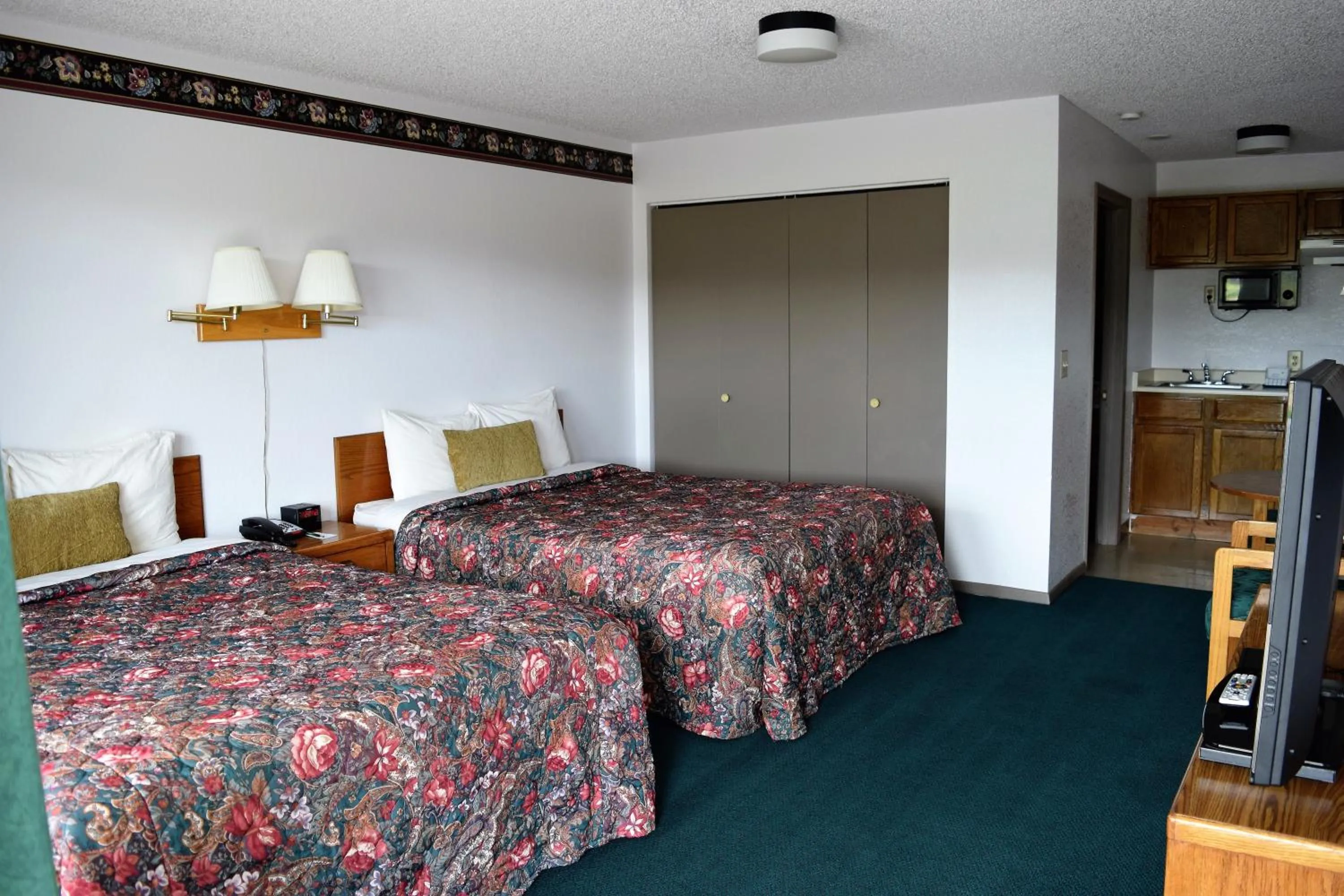 Bed in Littletree Inn