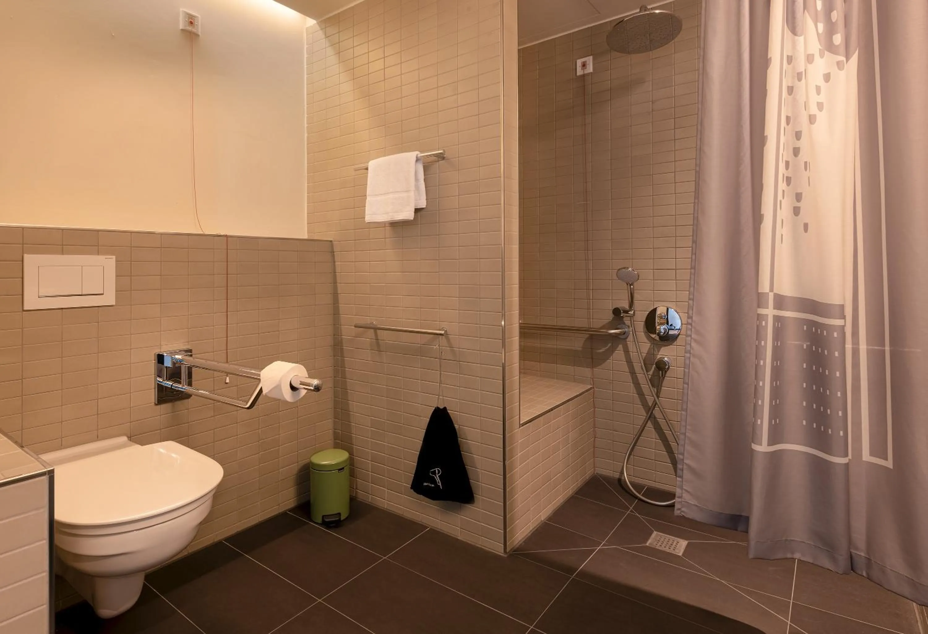 Shower in PIERDREI Hotel HafenCity Hamburg