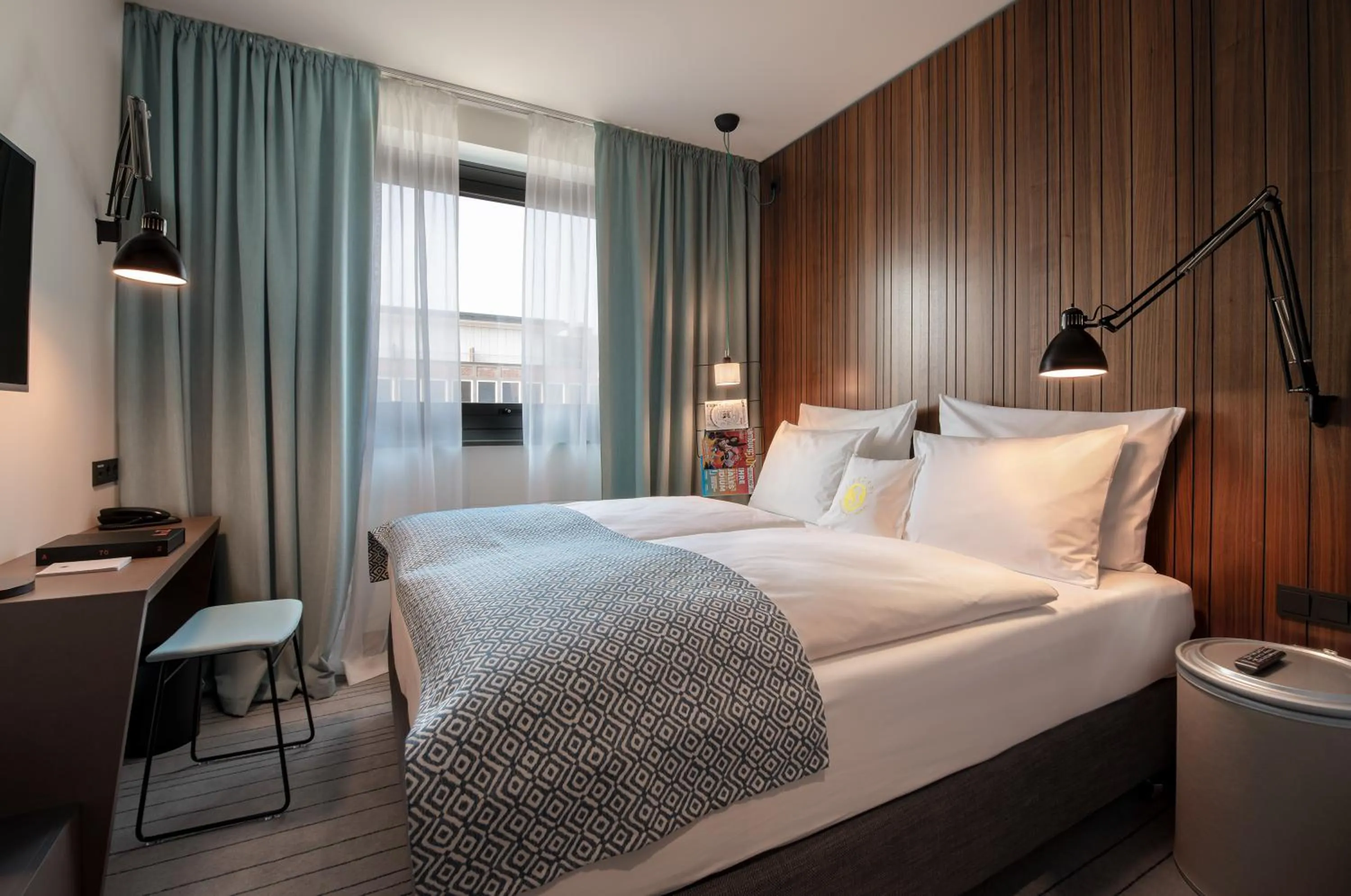 Bed in PIERDREI Hotel HafenCity Hamburg