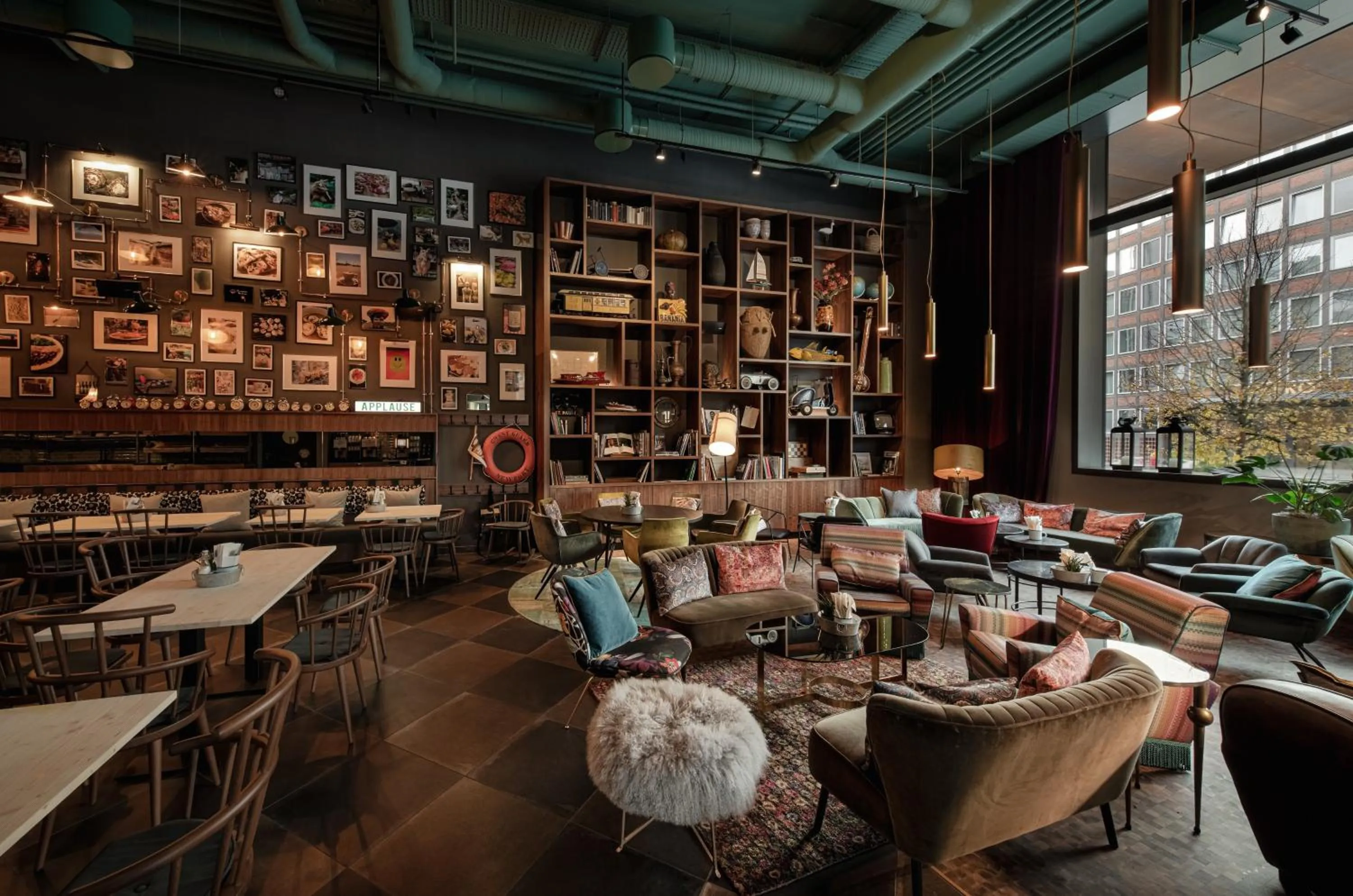 Lounge or bar in PIERDREI Hotel HafenCity Hamburg