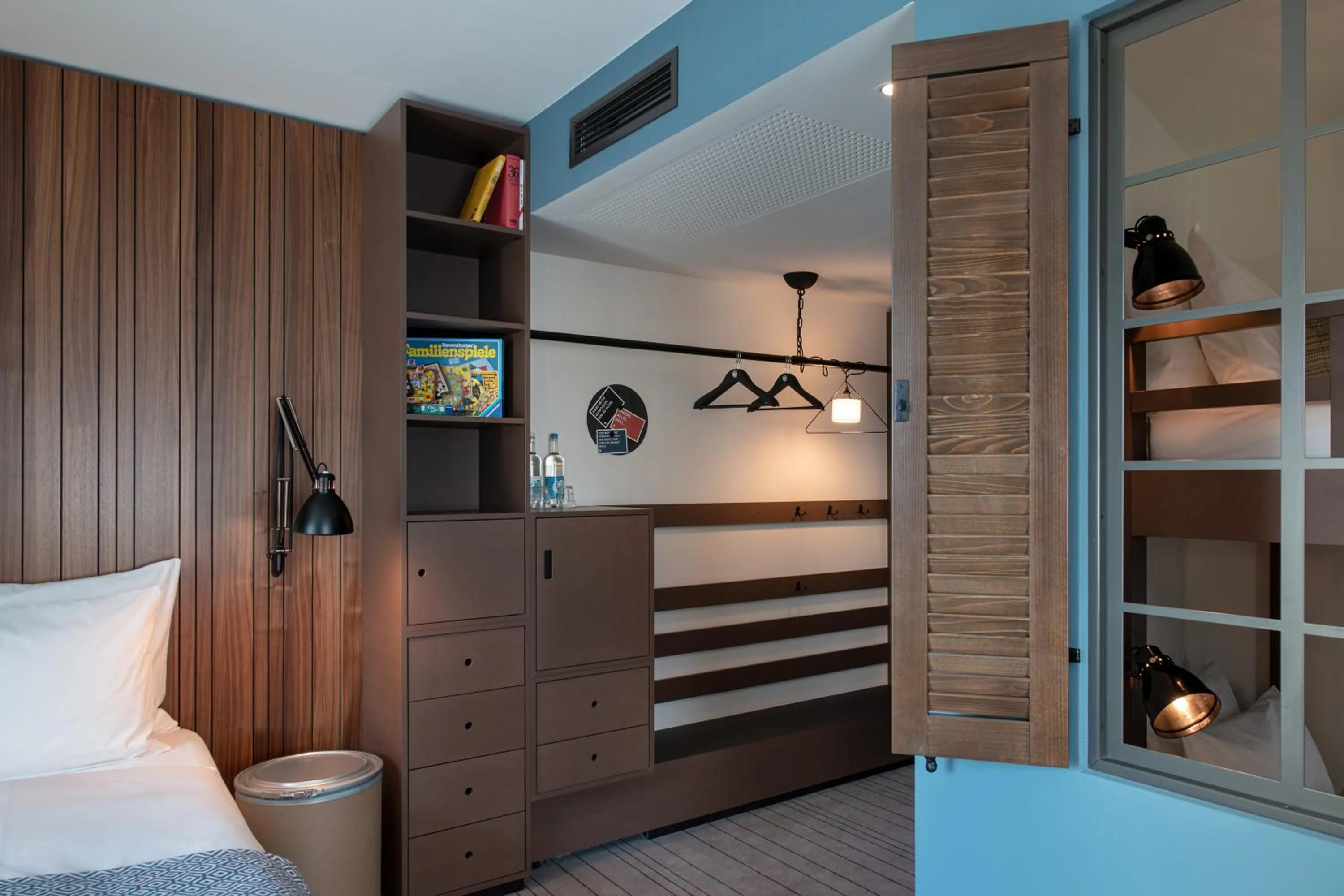 Bedroom, Bed in PIERDREI Hotel HafenCity Hamburg