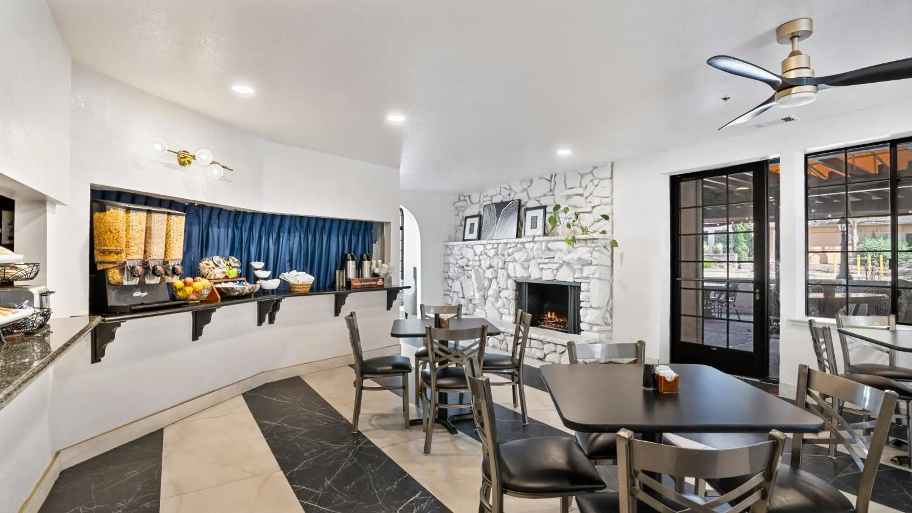 Breakfast in Sands Inn & Suites Breakfast in Sands Inn & Suites