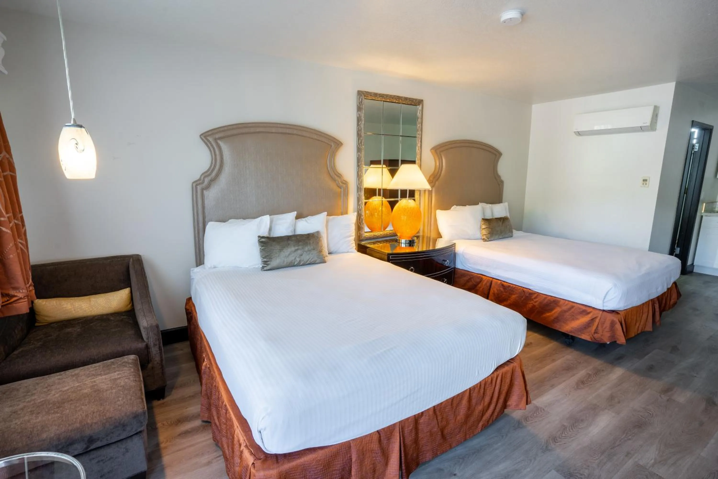 Photo of the whole room, Bed in Sands Inn & Suites