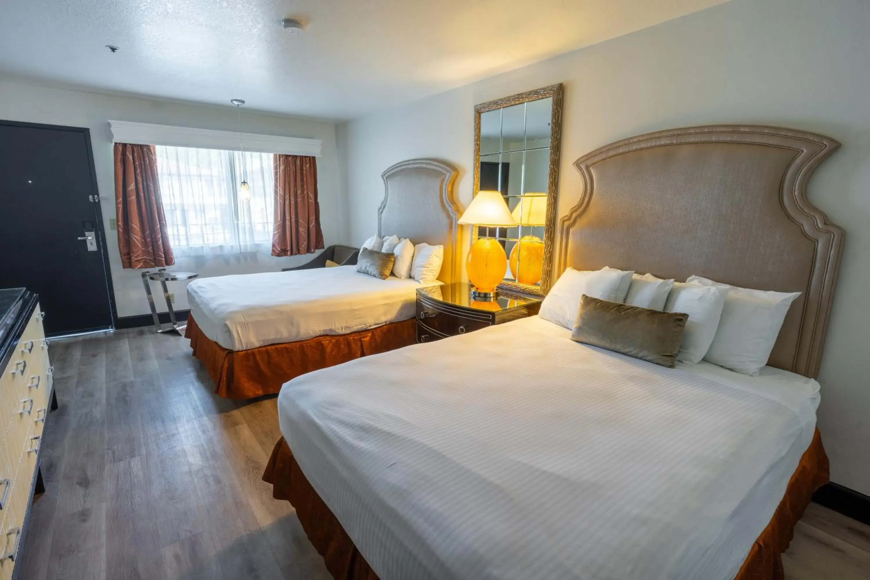 Deluxe Queen Room with Two Queen Beds in Sands Inn & Suites Deluxe Queen Room with Two Queen Beds in Sands Inn & Suites