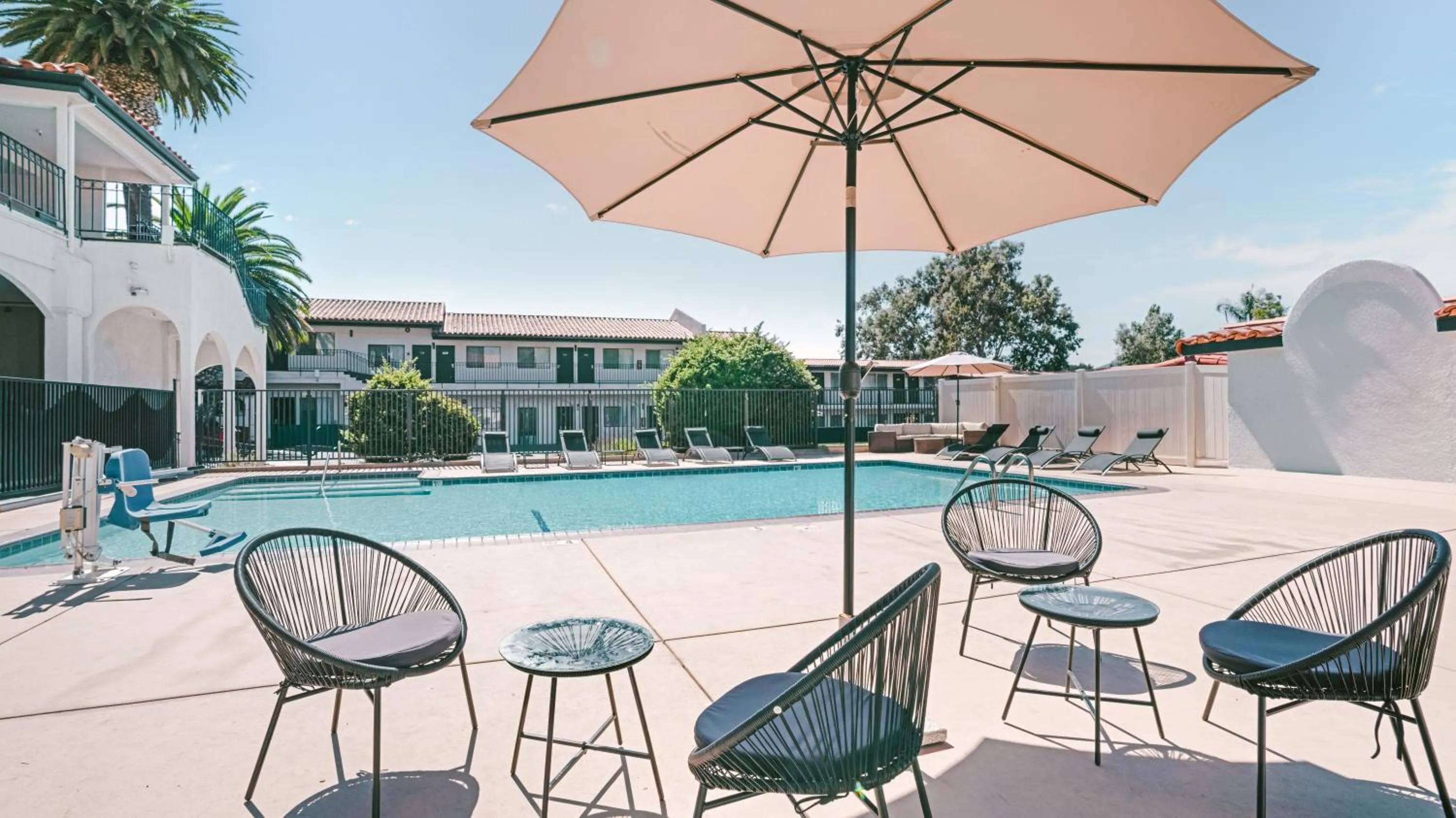 Swimming pool in Sands Inn & Suites