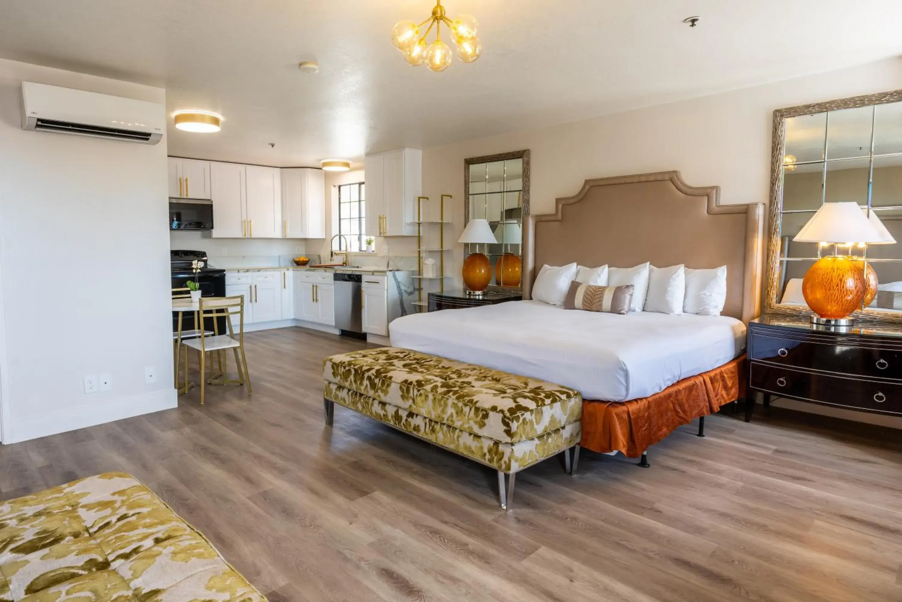 Kitchen or kitchenette, Bed in Sands Inn & Suites Kitchen or kitchenette, Bed in Sands Inn & Suites