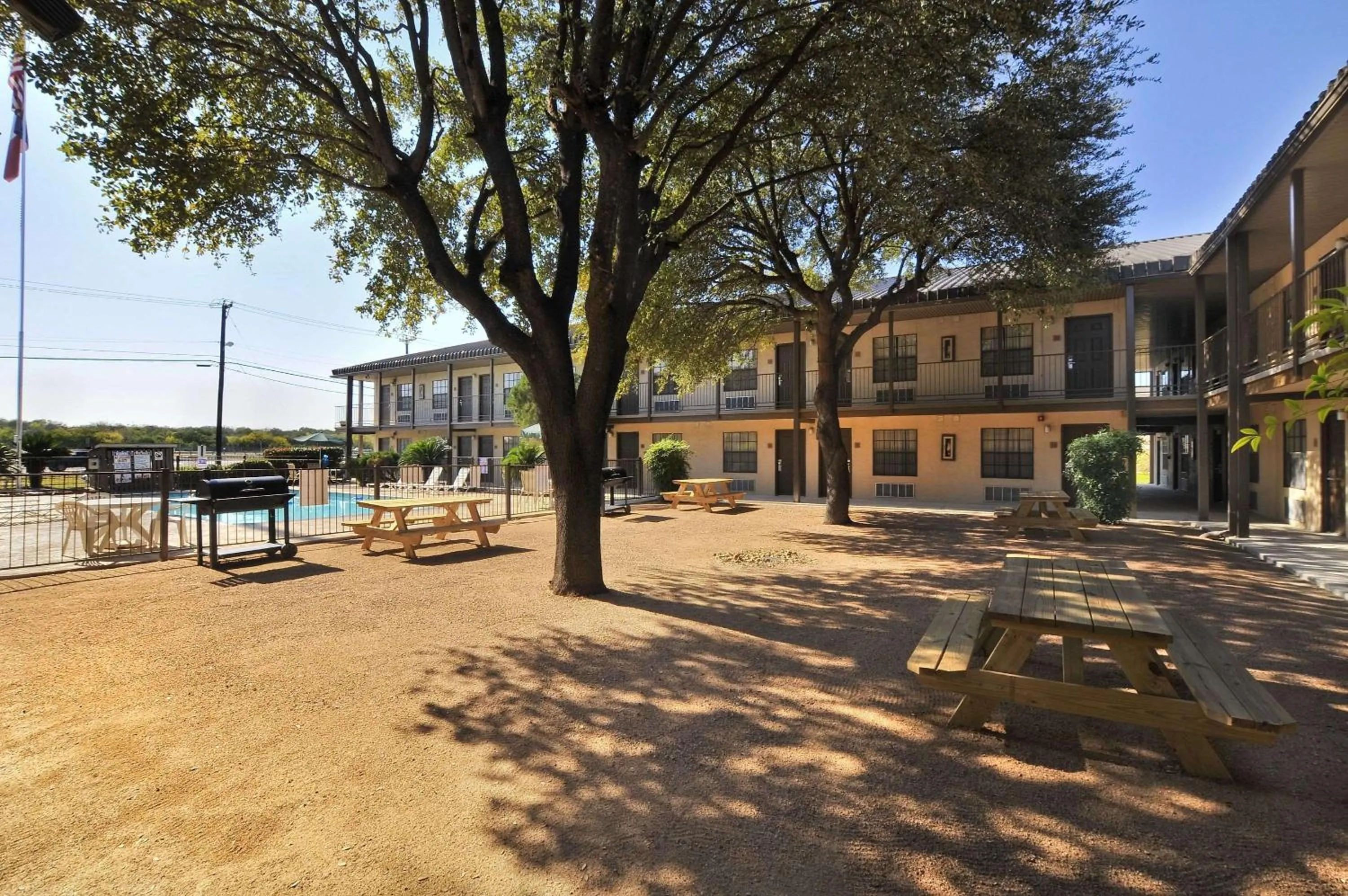 On site, Property Building in Deluxe Inn San Antonio Near Lackland AFB