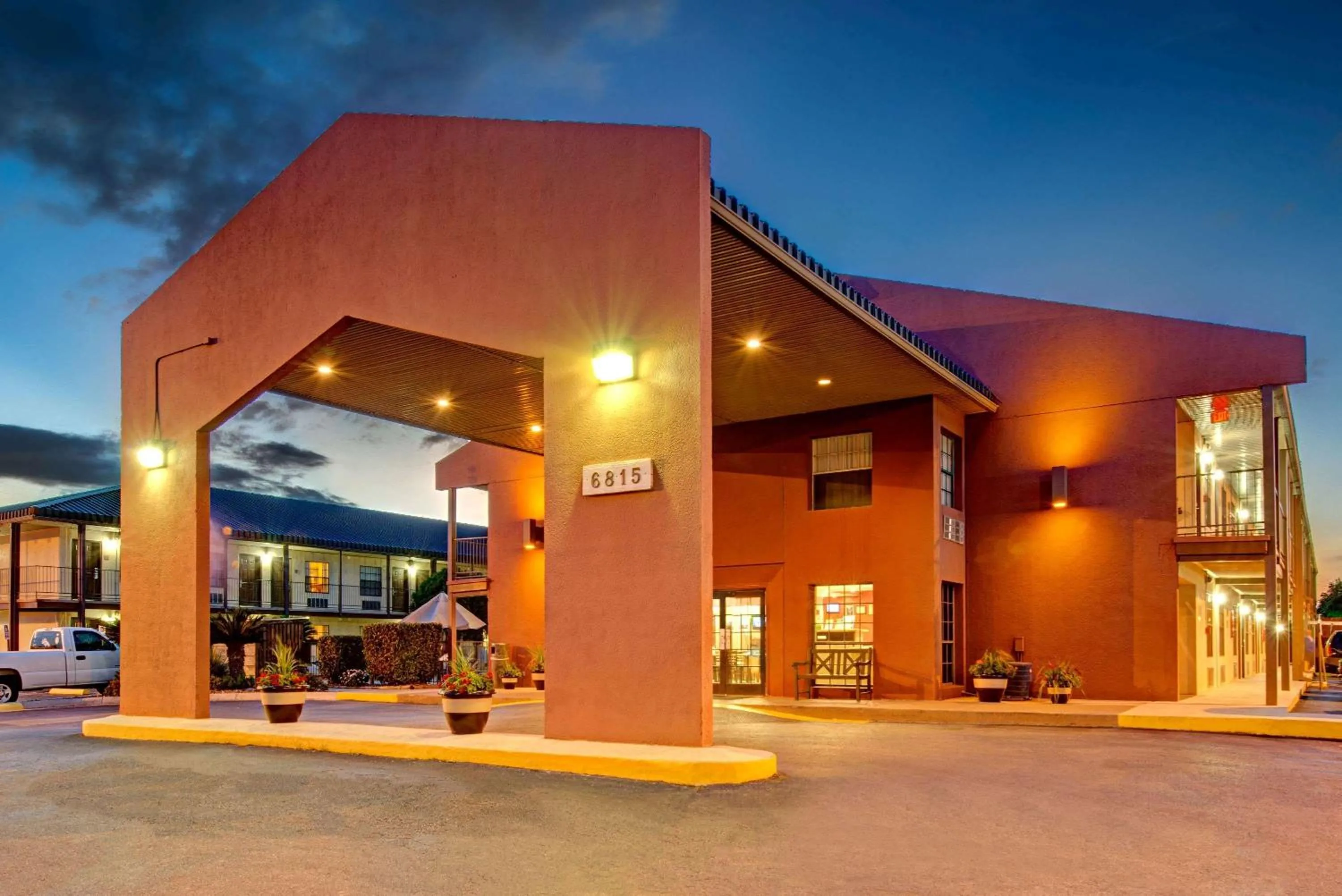 Property building in Deluxe Inn San Antonio Near Lackland AFB