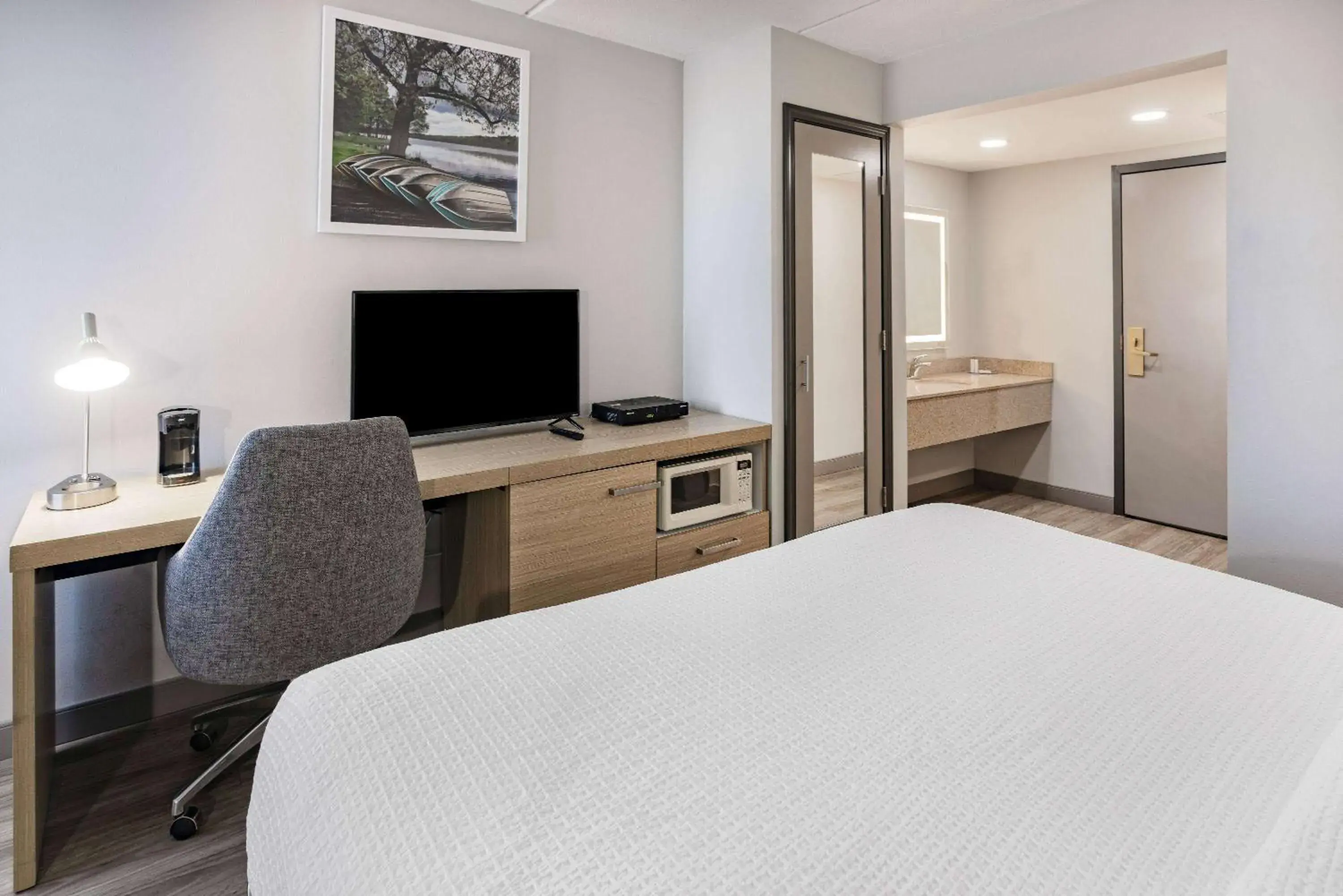 Photo of the whole room, Bed in Wingate by Wyndham Fishkill Photo of the whole room, Bed in Wingate by Wyndham Fishkill