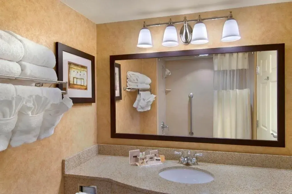 Bathroom in Wingate by Wyndham Yuma Bathroom in Wingate by Wyndham Yuma