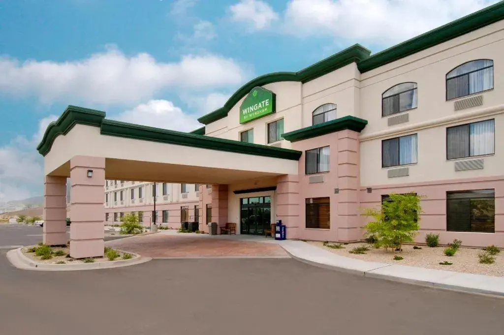 Property building in Wingate by Wyndham Yuma Property building in Wingate by Wyndham Yuma