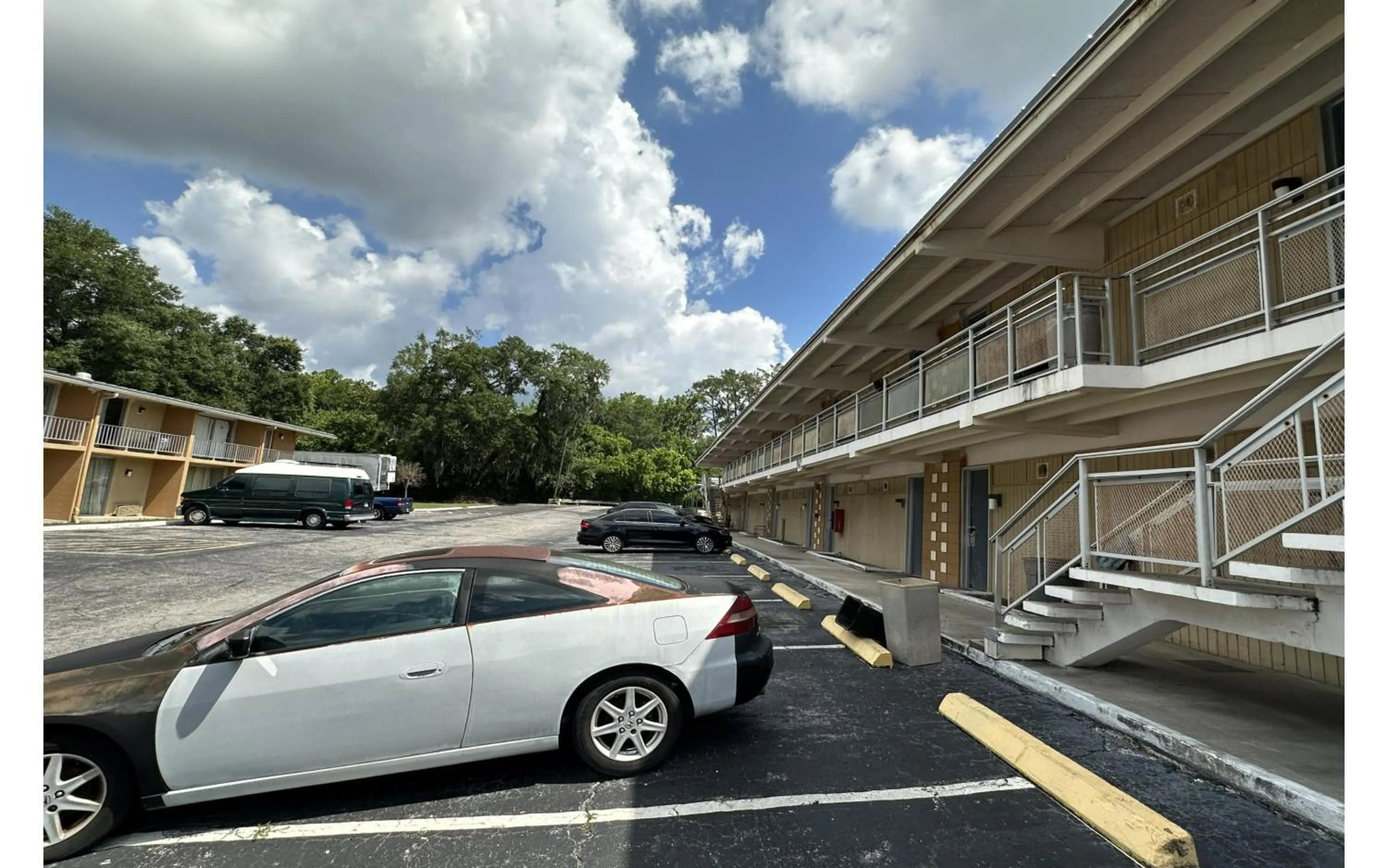 Parking in Kampus Inn by Hotel O Gainesville - University Area