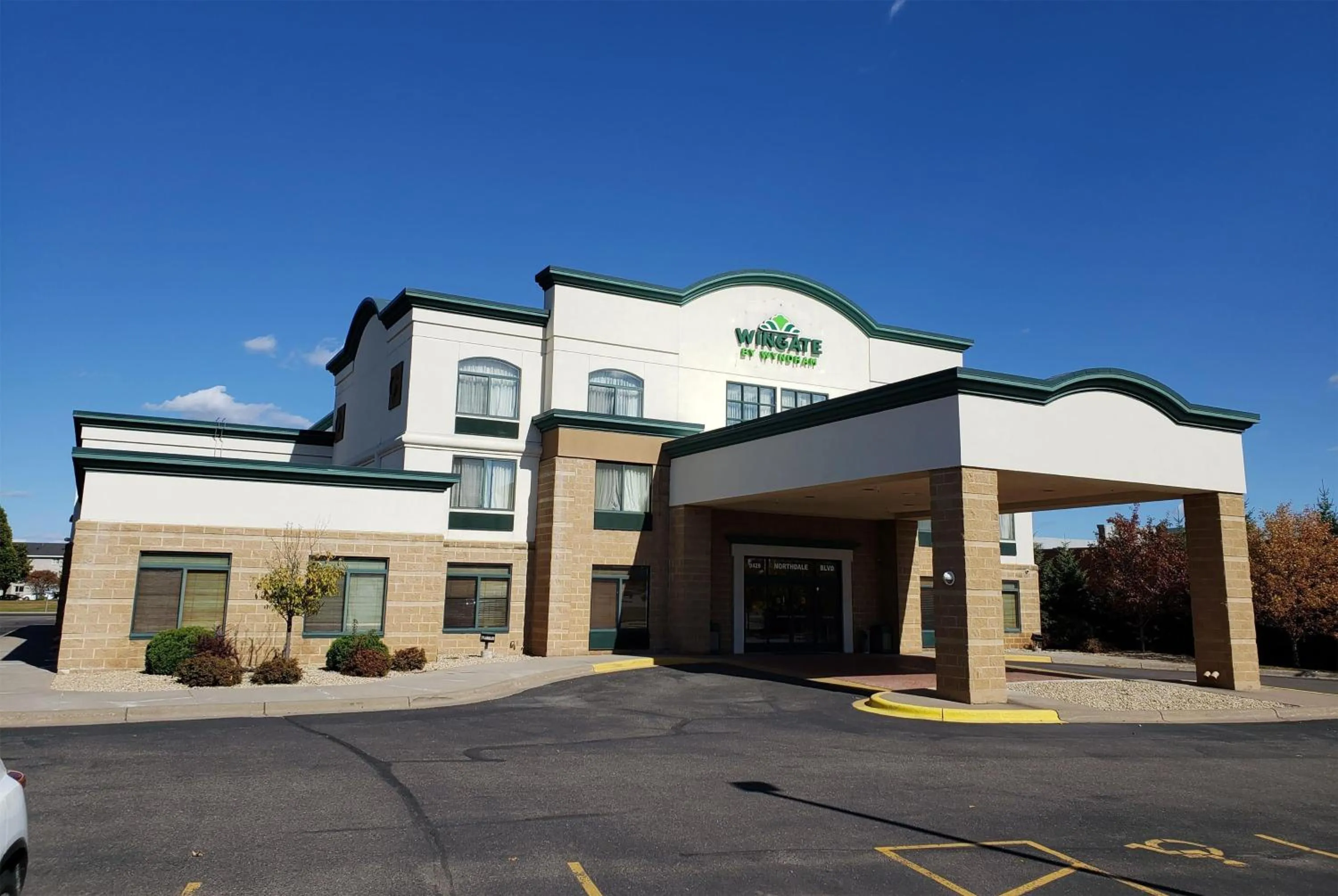 Property building in Wingate by Wyndham Coon Rapids
