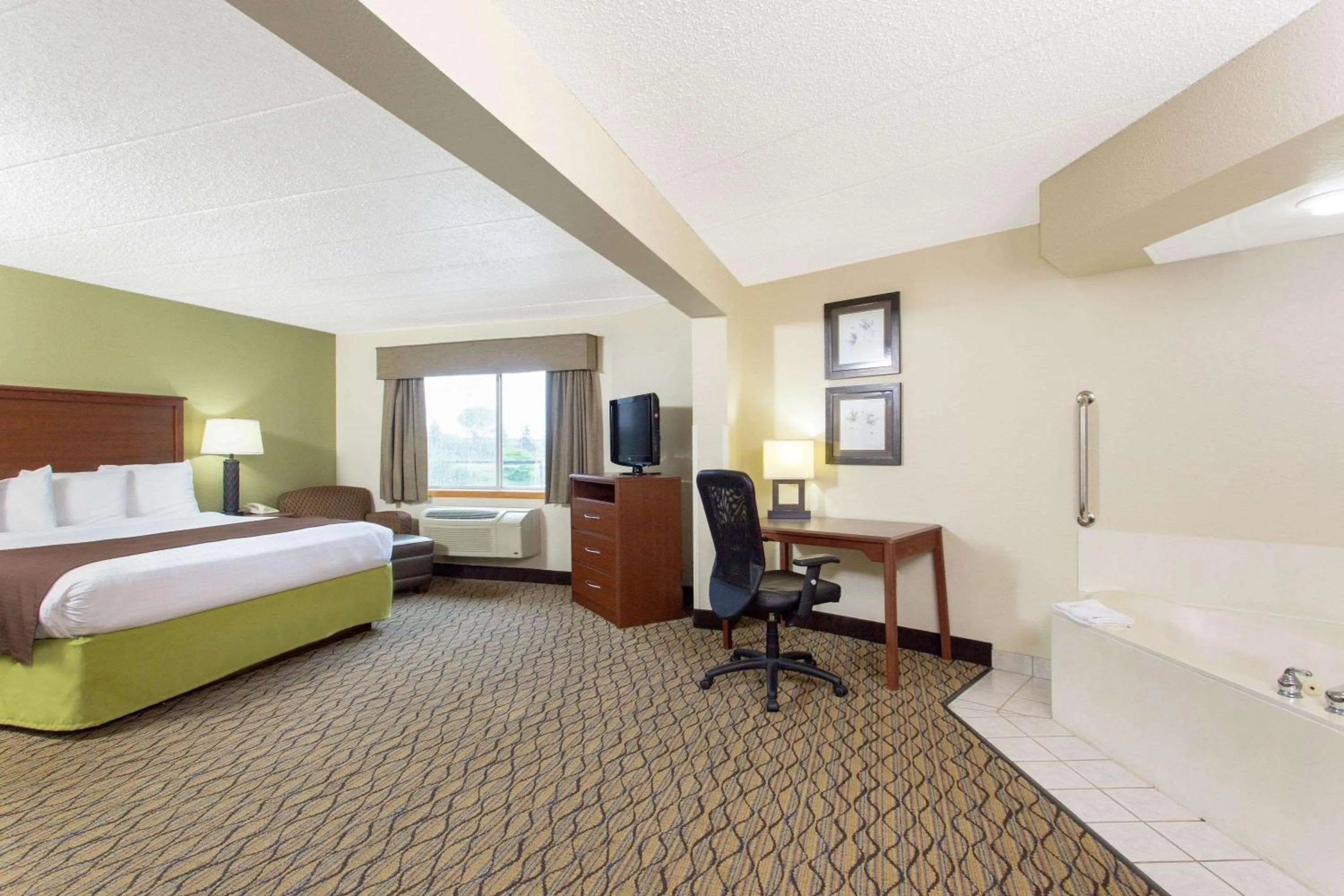 Photo of the whole room, Bed in AmericInn by Wyndham Sheboygan