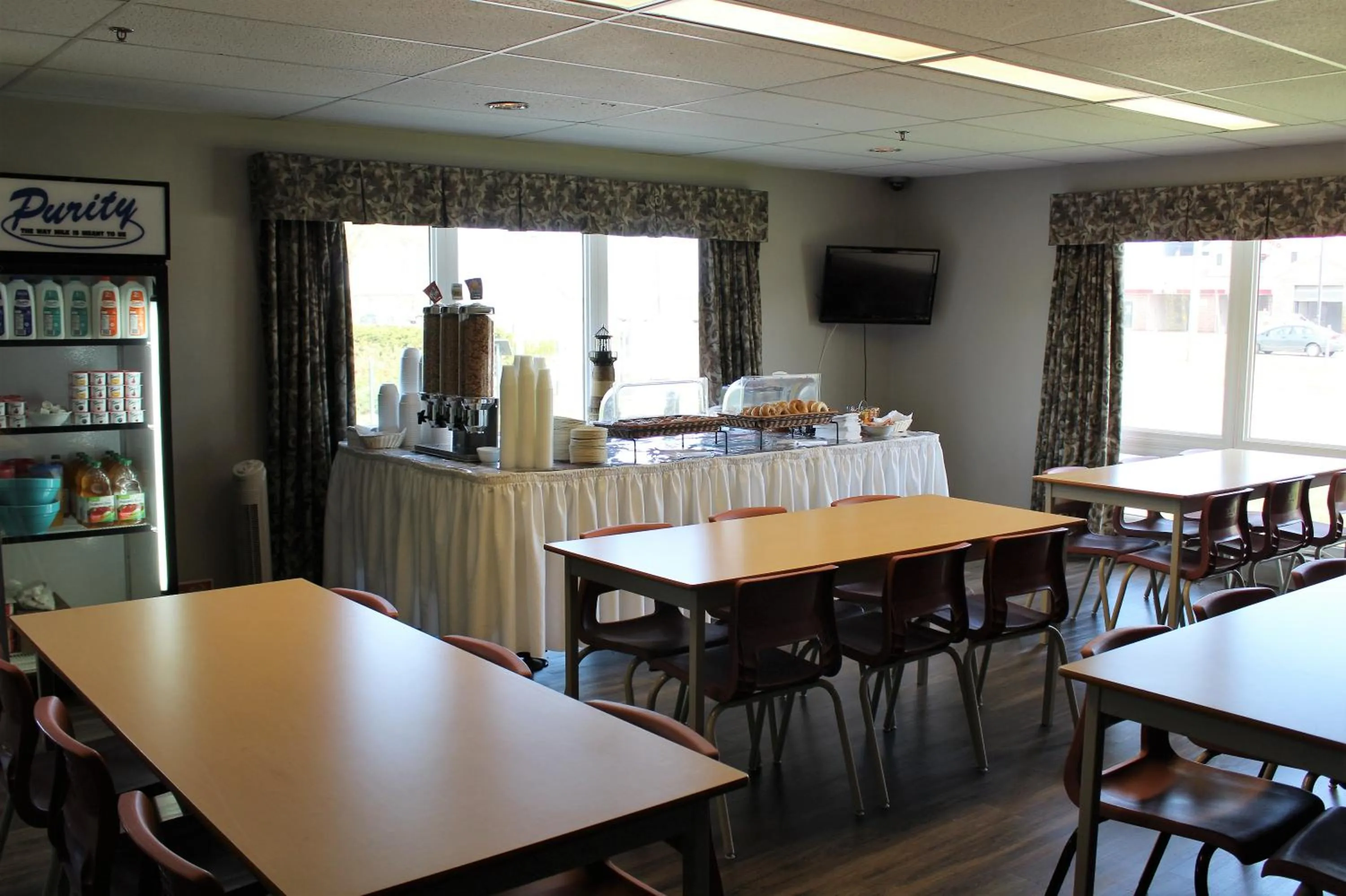 Continental breakfast in Glendenning Hall at Holland College