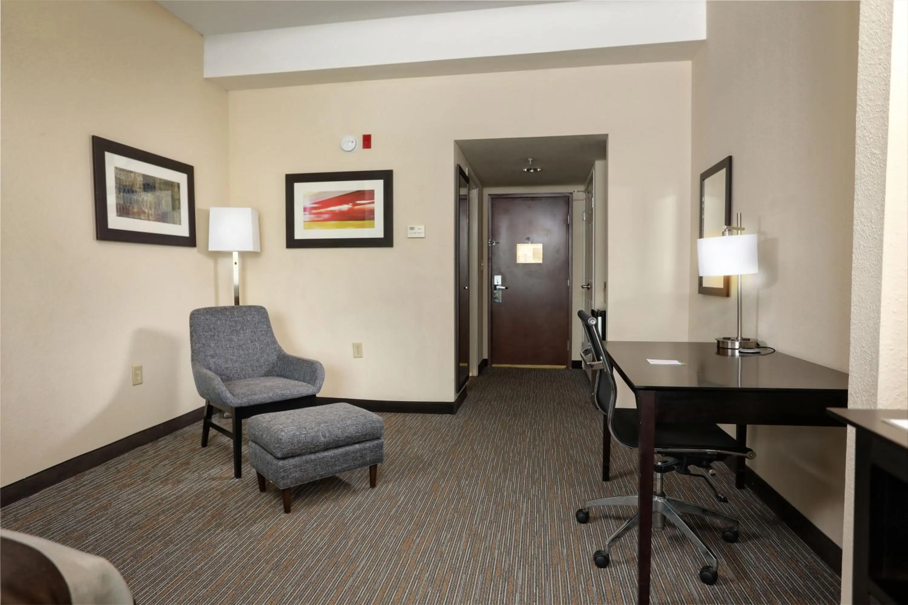 Seating area in Wingate by Wyndham Savannah Pooler