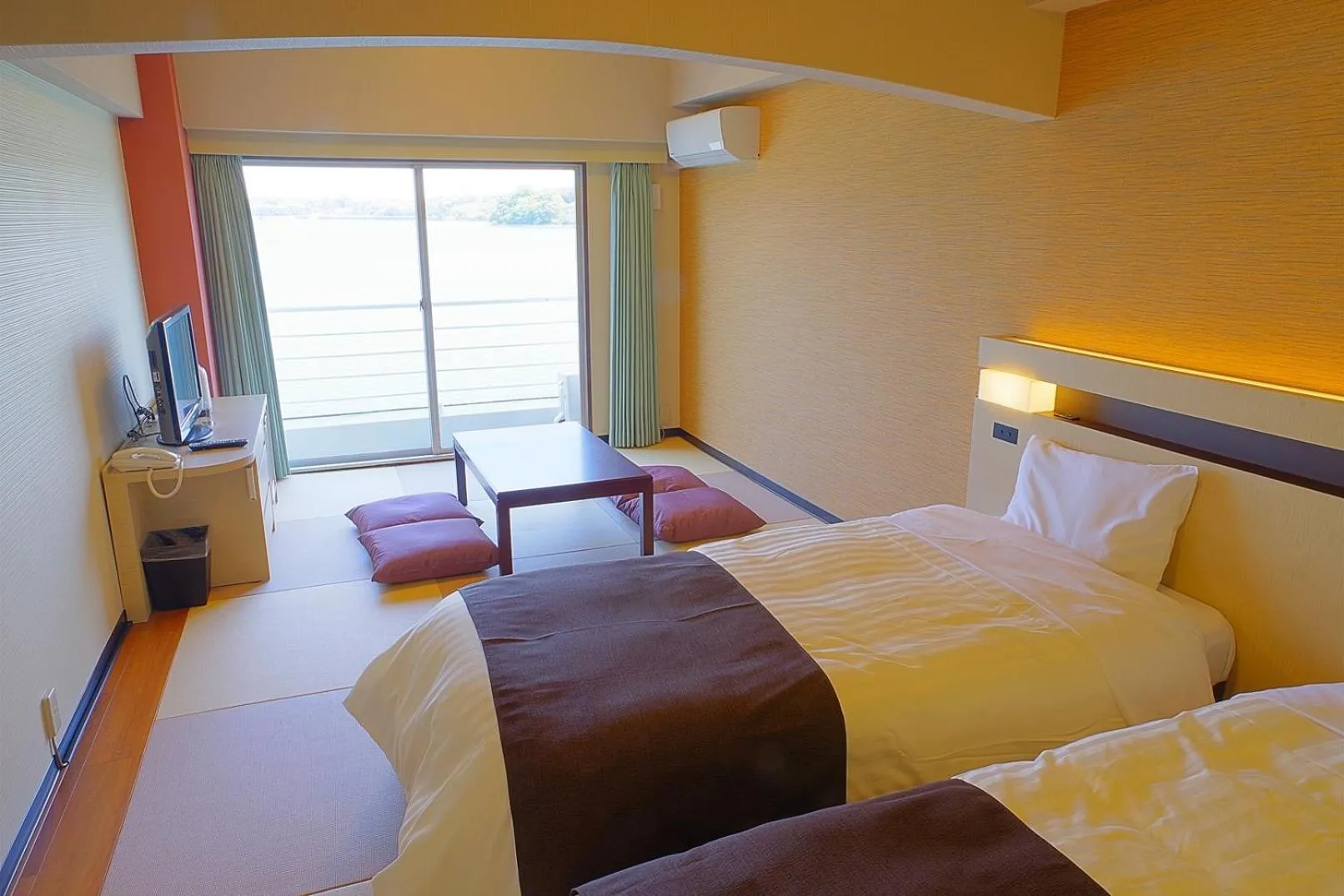 Bed in Hotel Listel Hamanako