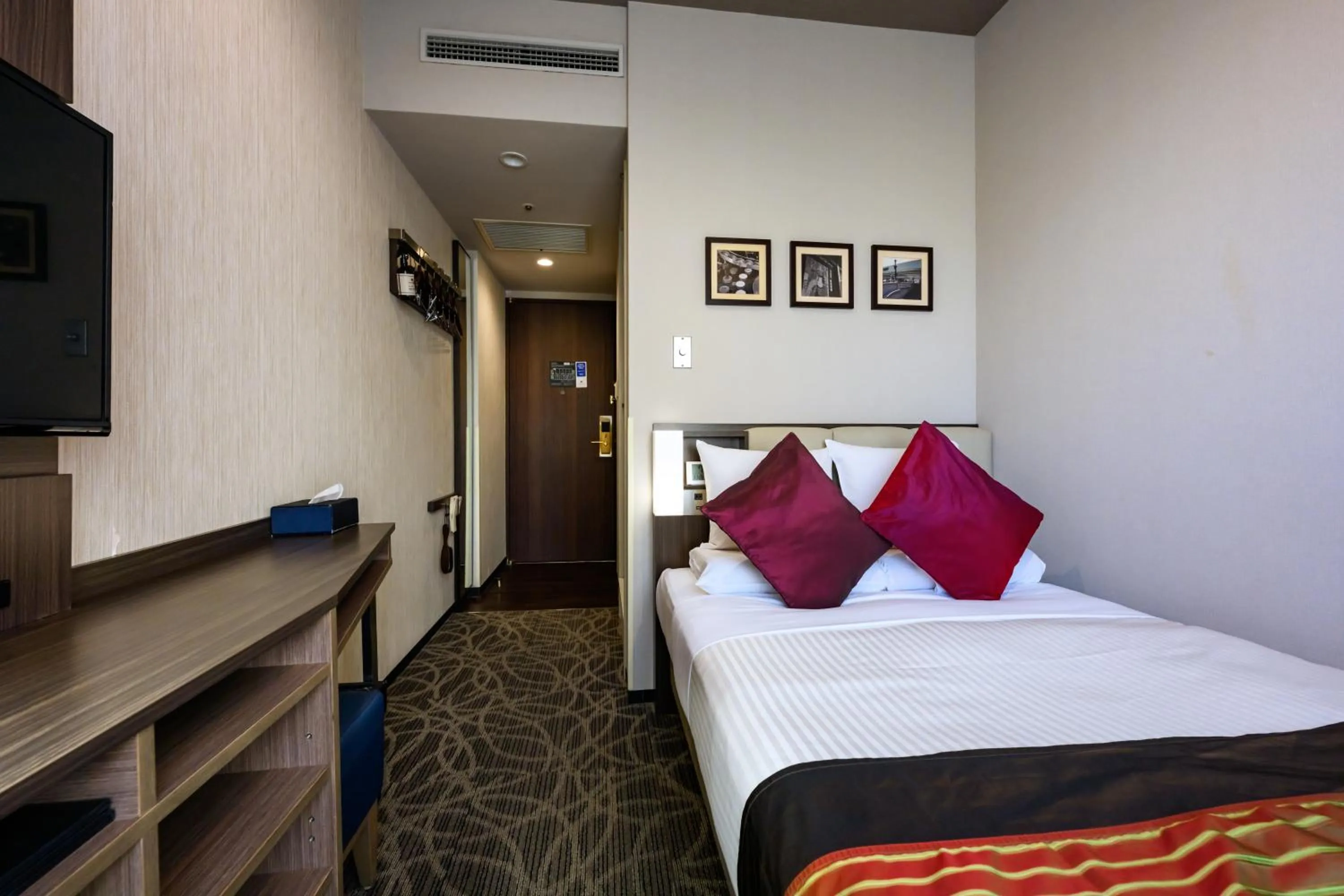 Photo of the whole room, Bed in HOTEL MYSTAYS Ueno East