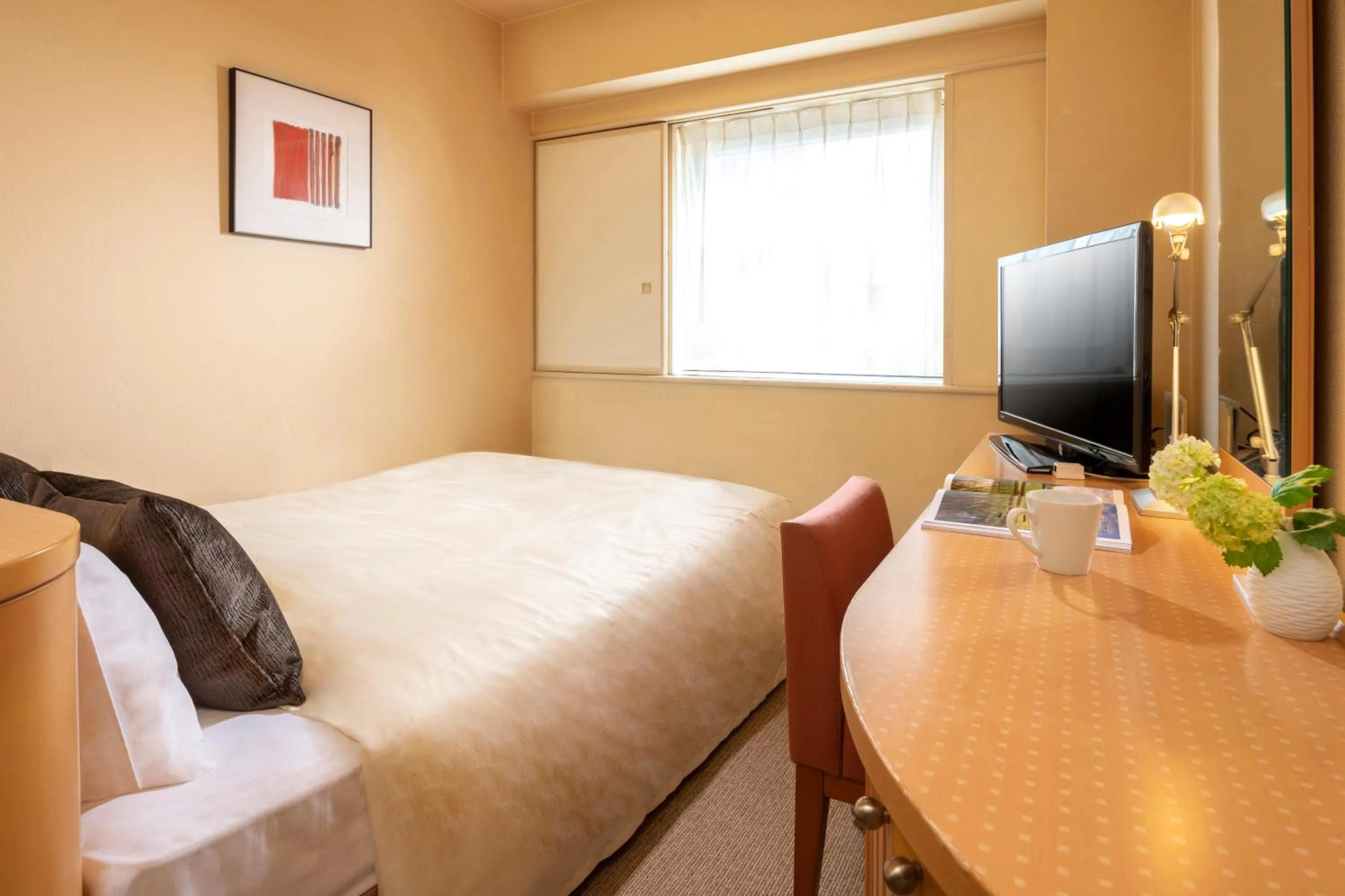 Photo of the whole room, Bed in Chisun Hotel Hamamatsucho