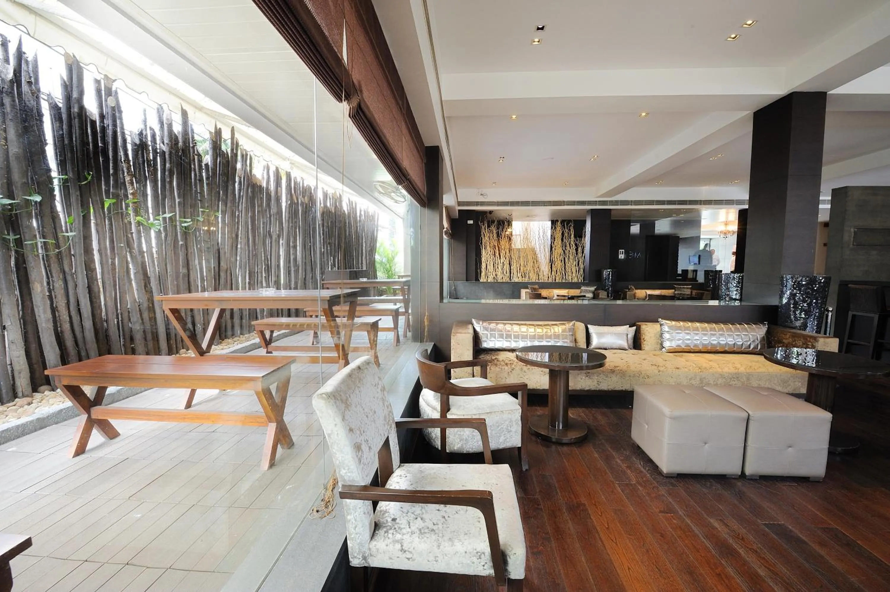 Restaurant/places to eat in The Avenue Regent