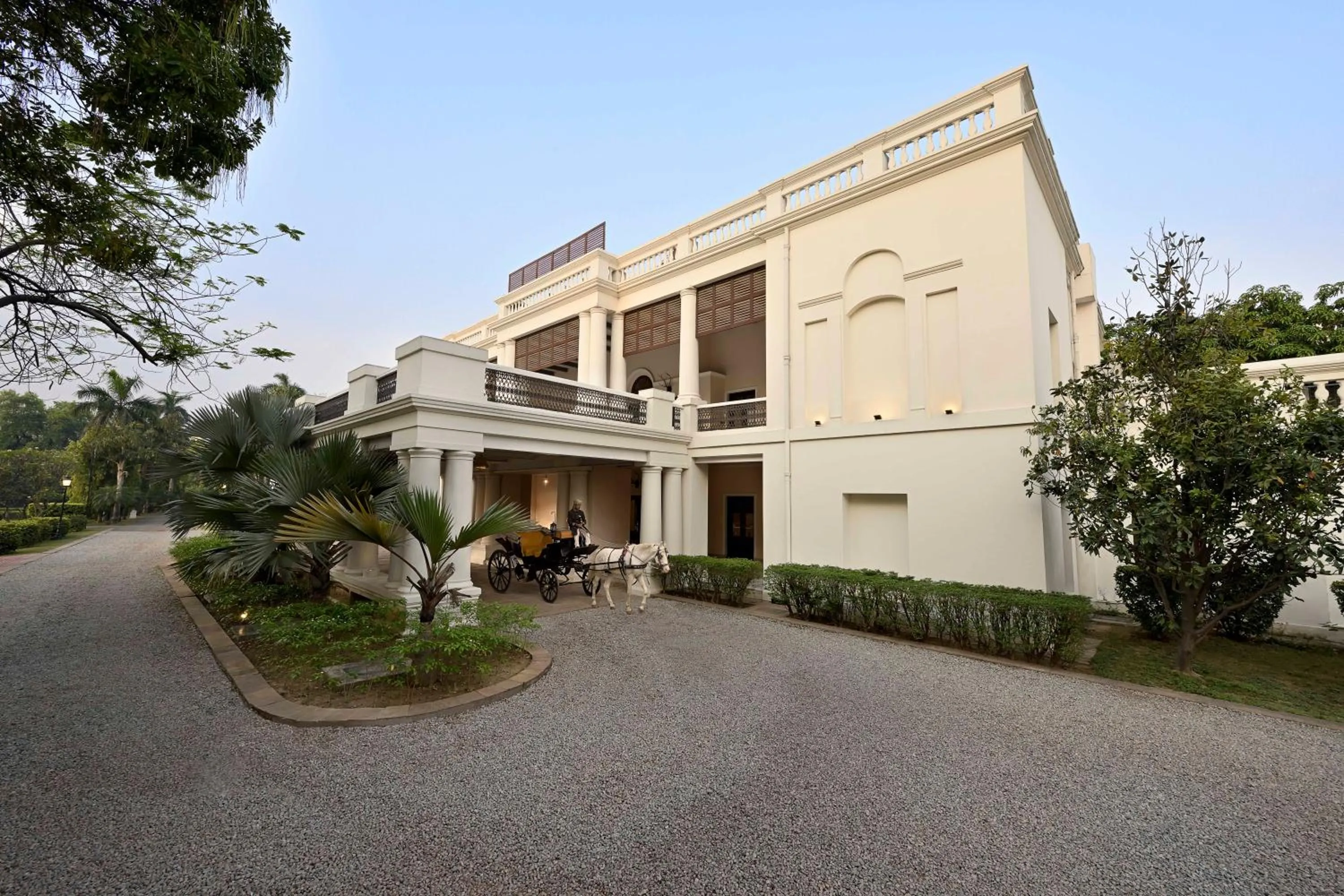 Facade/entrance in Taj Nadesar Palace
