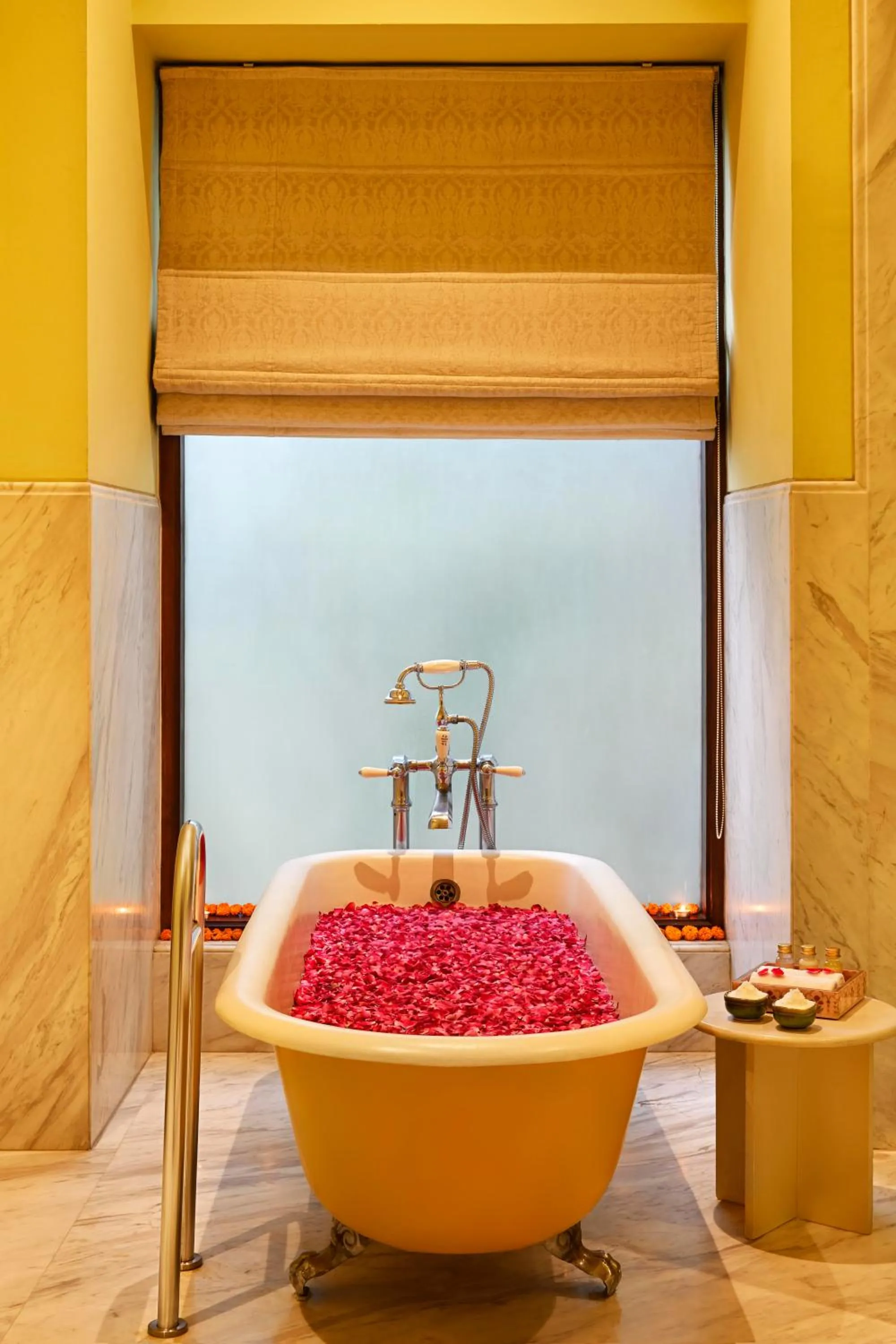 Bath in Taj Nadesar Palace