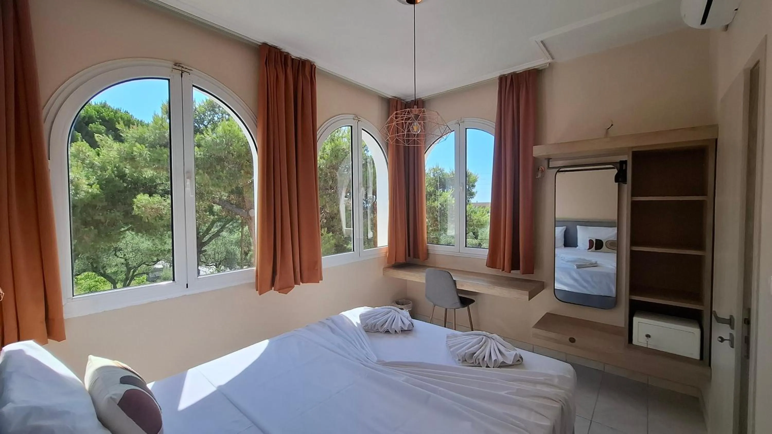 Bed in Sunflower Apartments & Studios