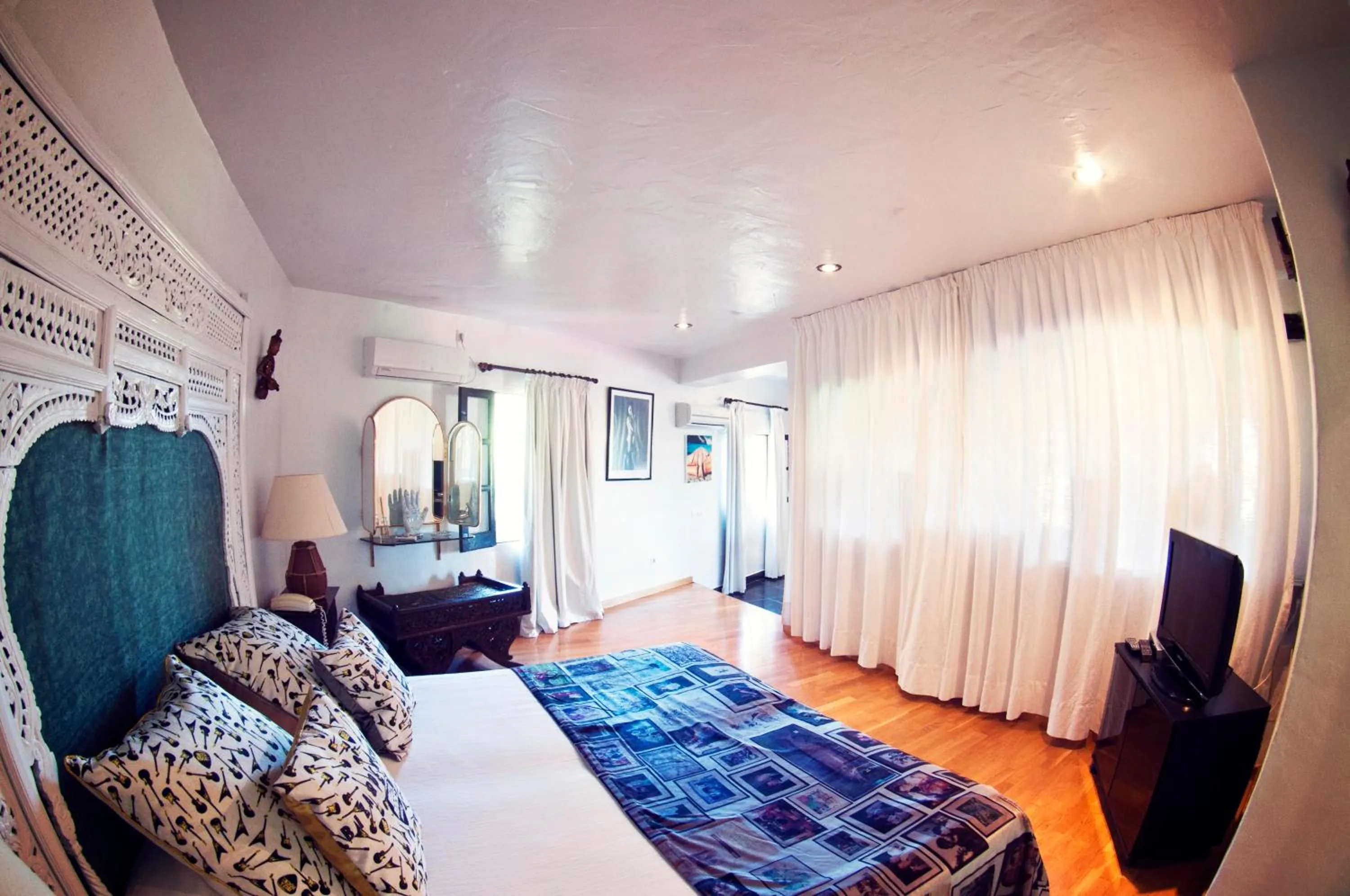 Bathroom in Pikes Ibiza