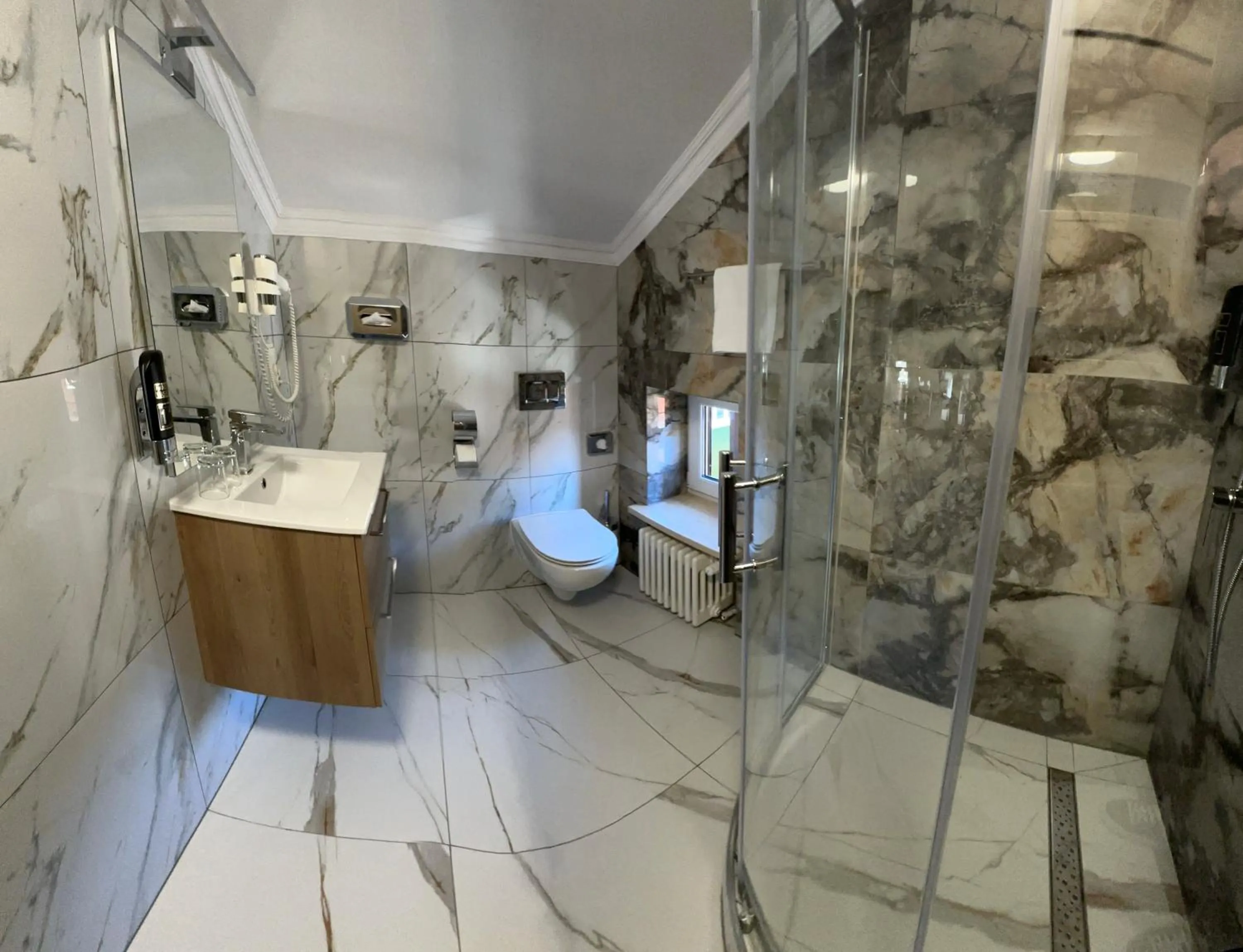 Bathroom in Hotel Gundl Alm