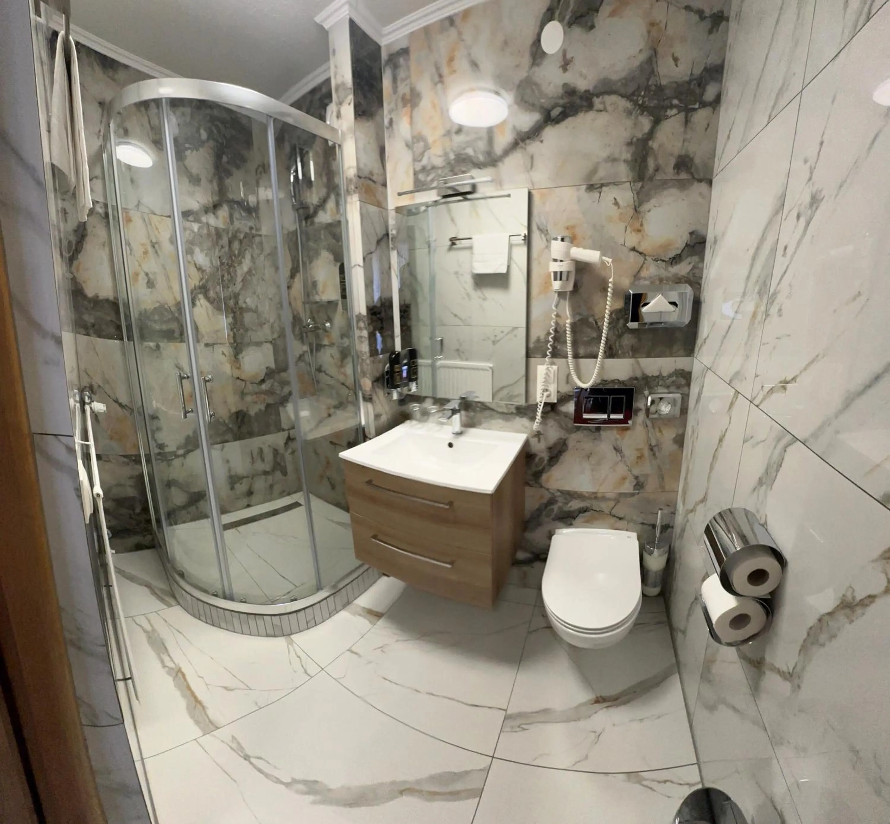 Bathroom in Hotel Gundl Alm