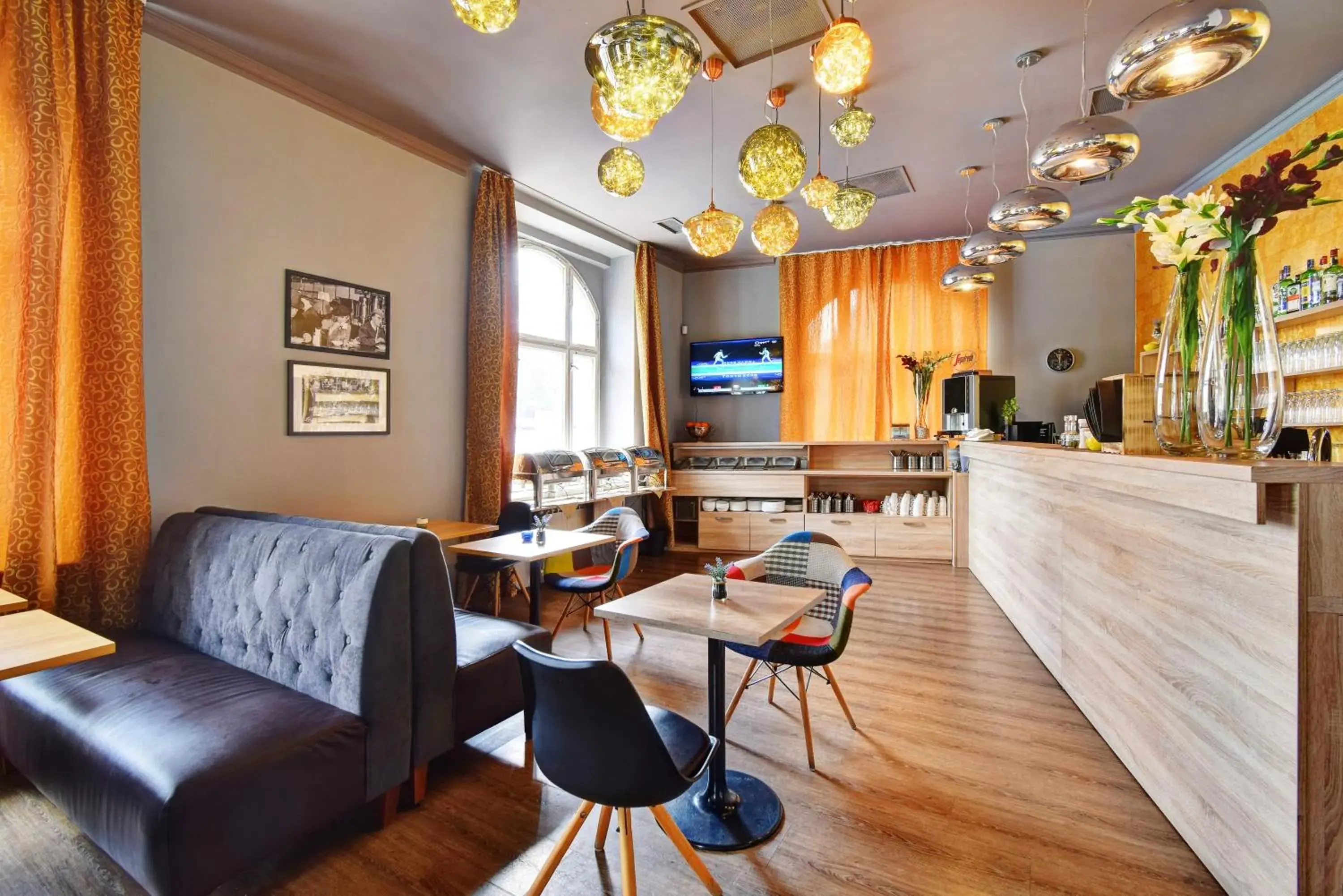 Restaurant/places to eat in Hotel DaVinci Restaurant/places to eat in Hotel DaVinci