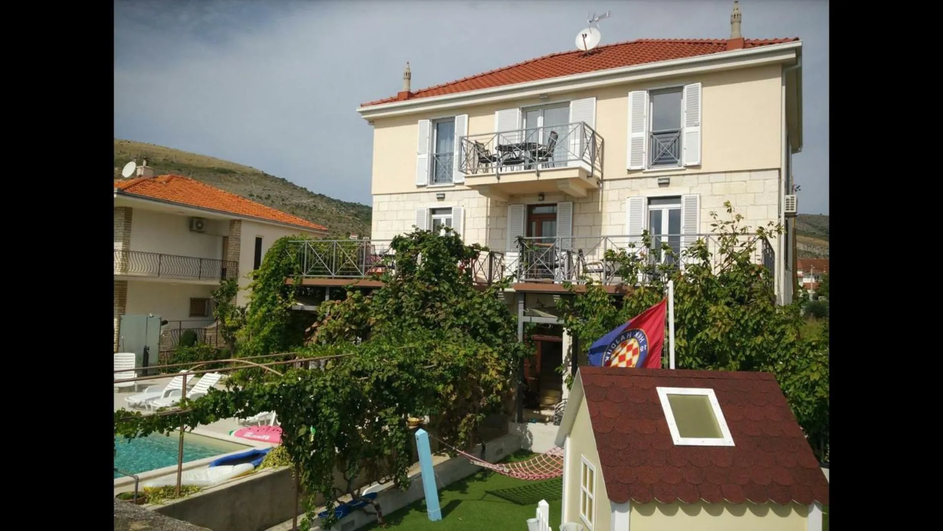 Property building in Apartments Gina